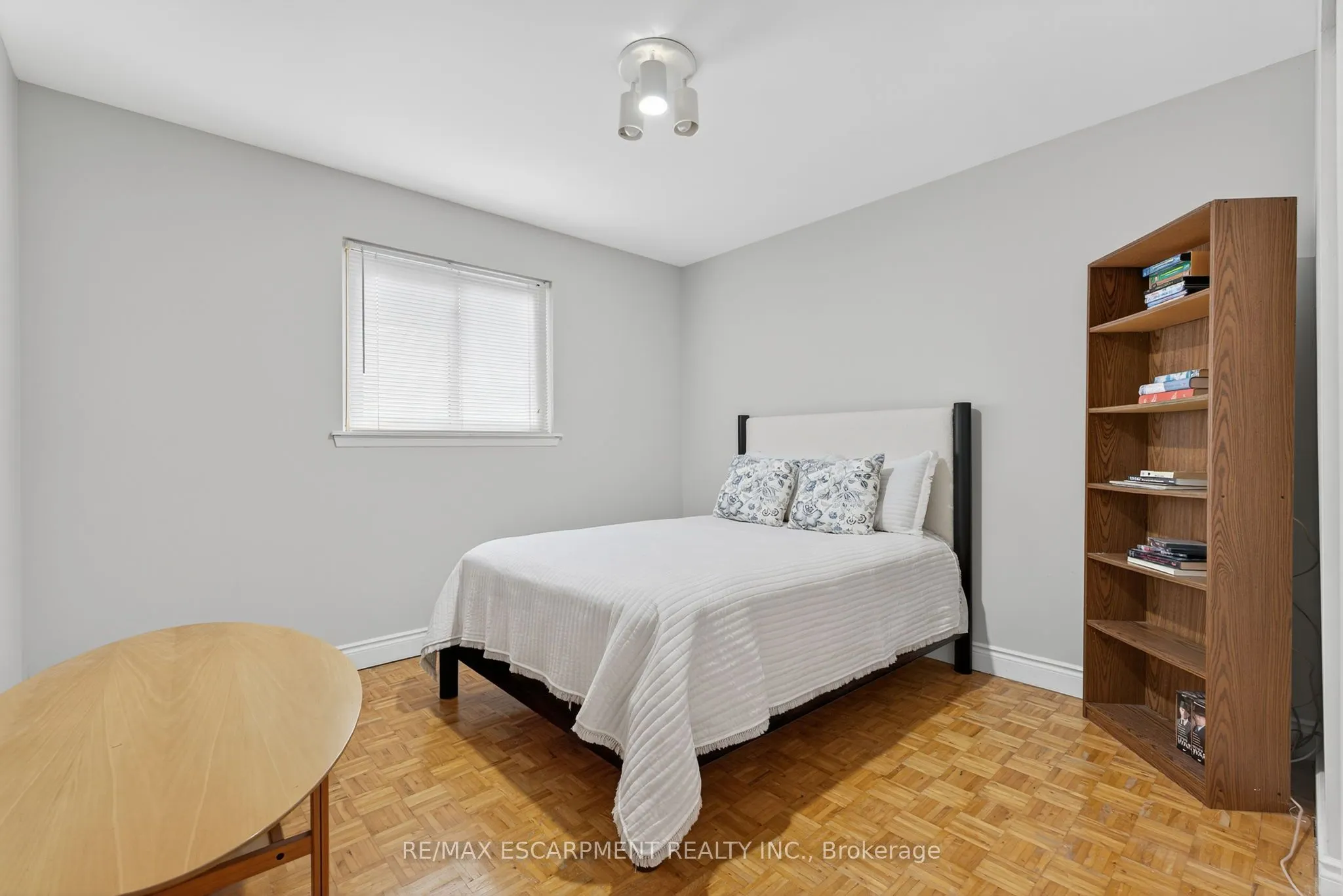 3084 PARKGATE Crescent