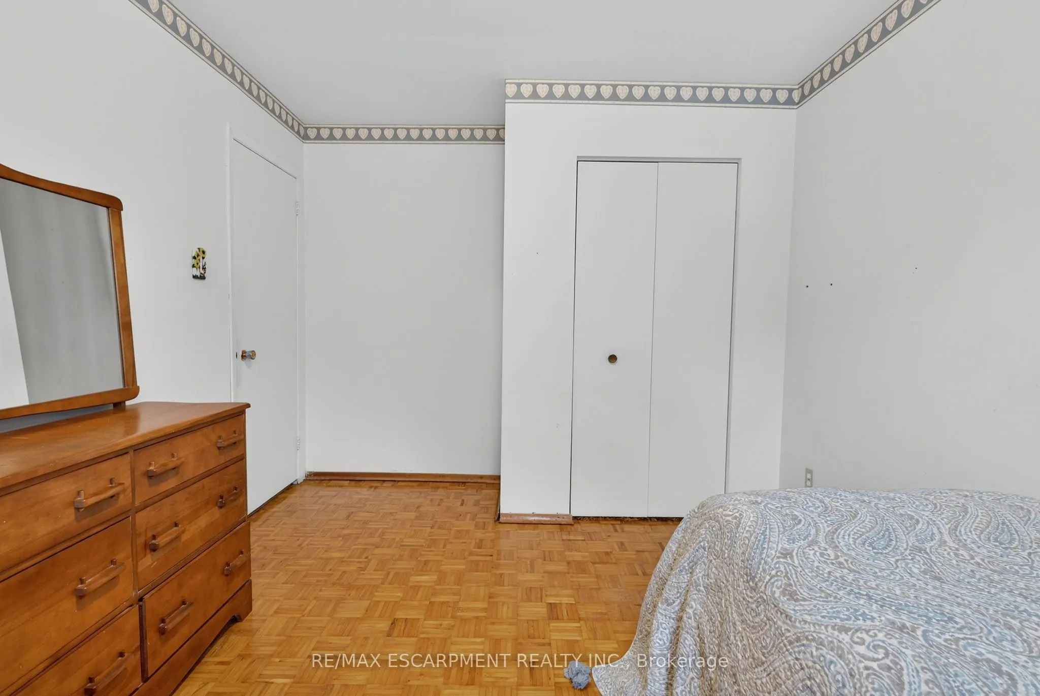 3084 PARKGATE Crescent