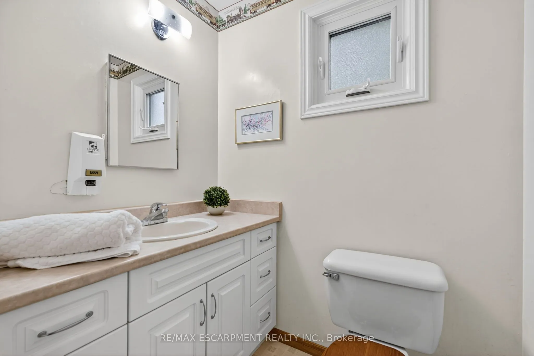 3084 PARKGATE Crescent