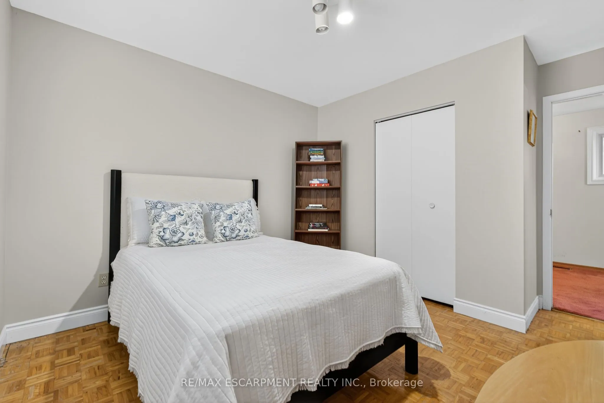 3084 PARKGATE Crescent