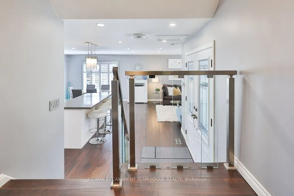685 CASTLEGUARD Crescent