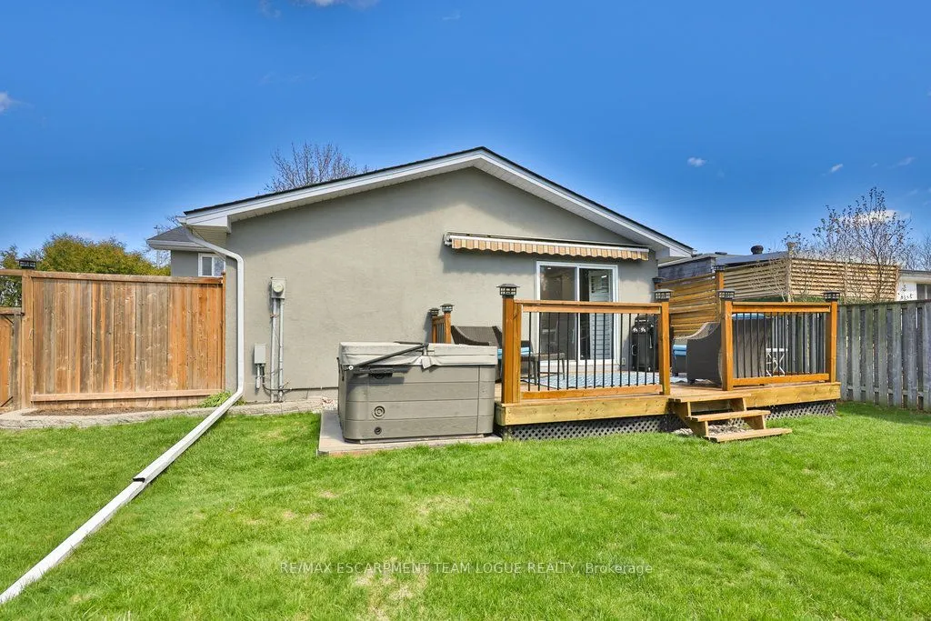 685 CASTLEGUARD Crescent