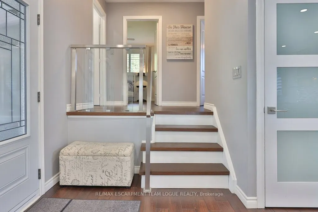 685 CASTLEGUARD Crescent