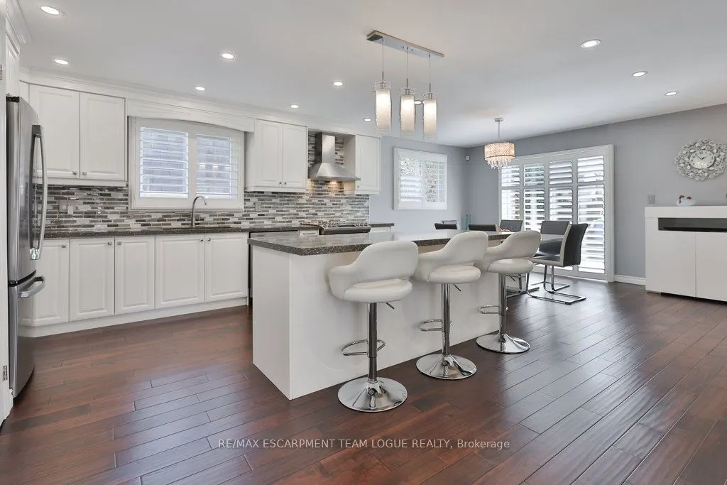 685 CASTLEGUARD Crescent