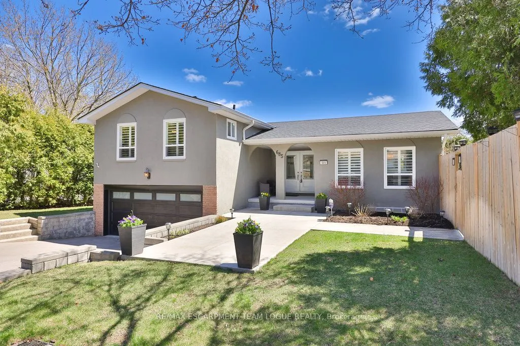 685 CASTLEGUARD Crescent