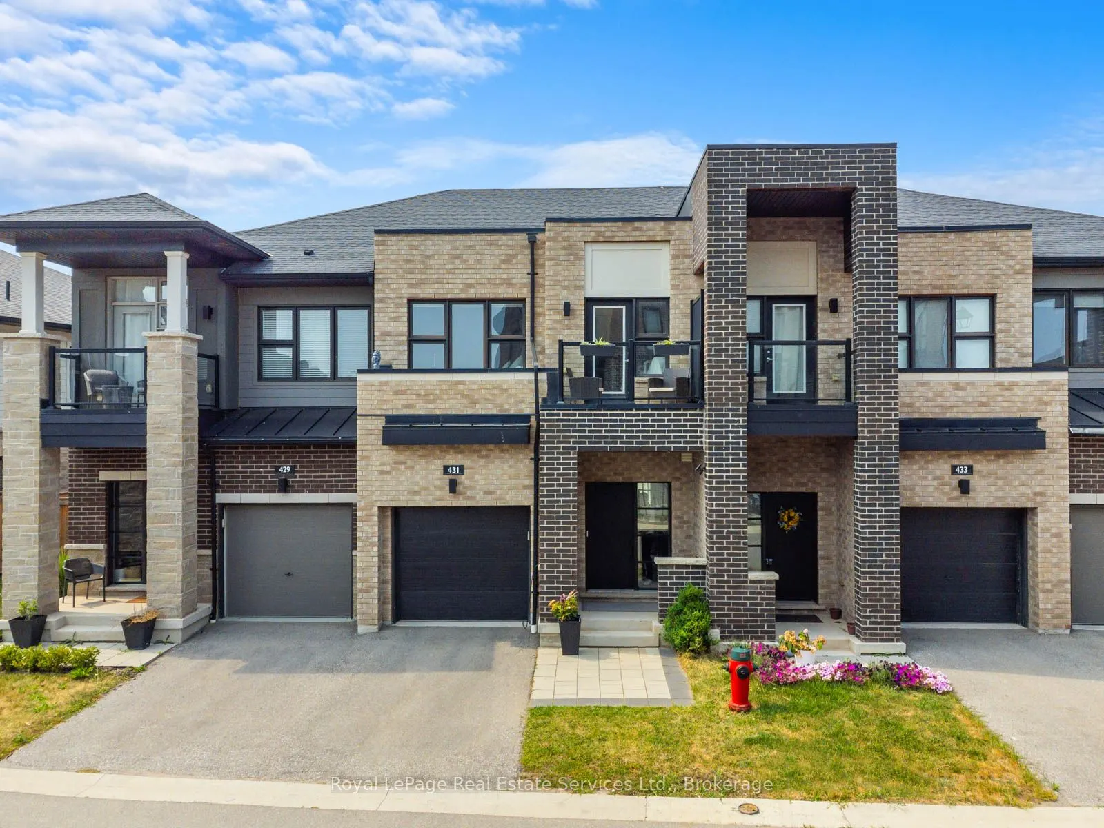 431 Athabasca Common