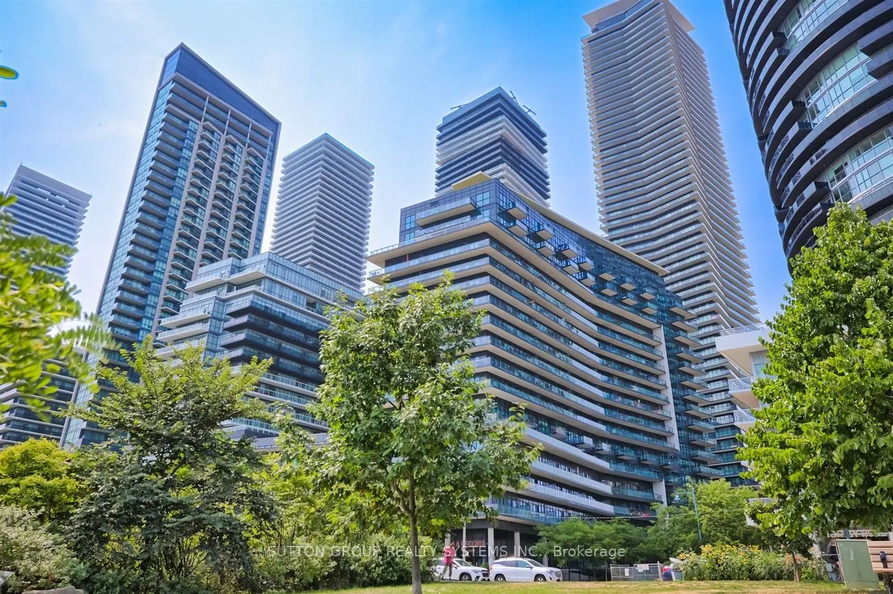 39 Annie Criag Drive, #704