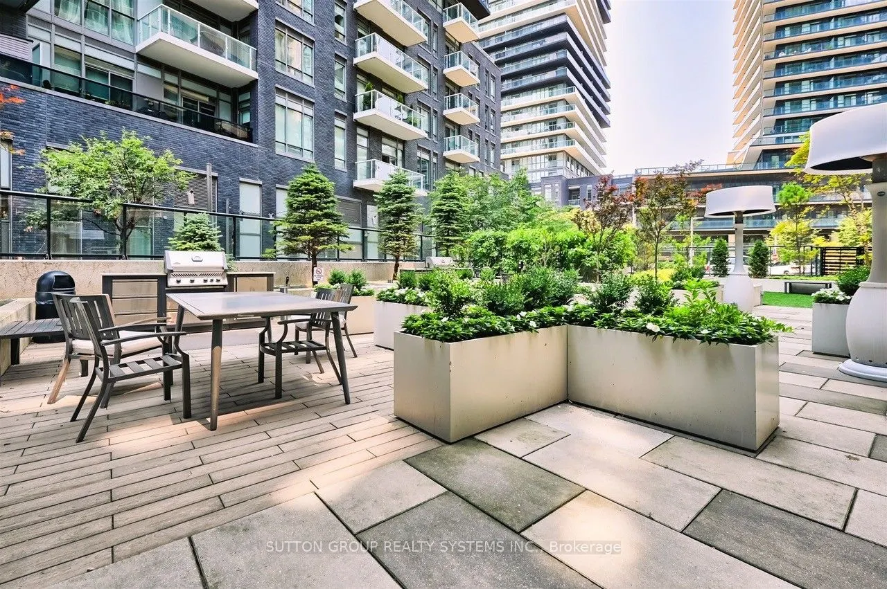 39 Annie Criag Drive, #704