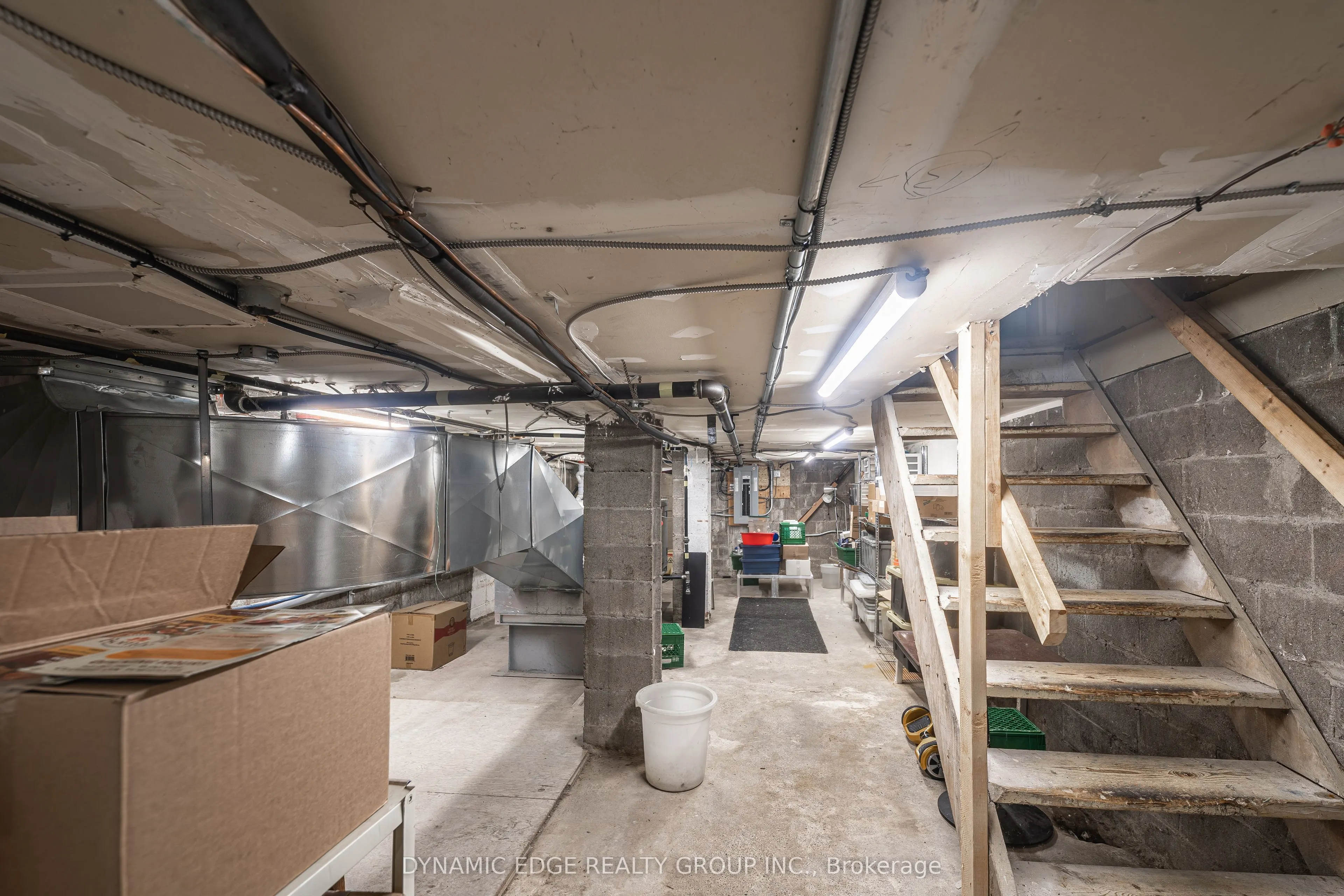 59 Lakeshore Road E
