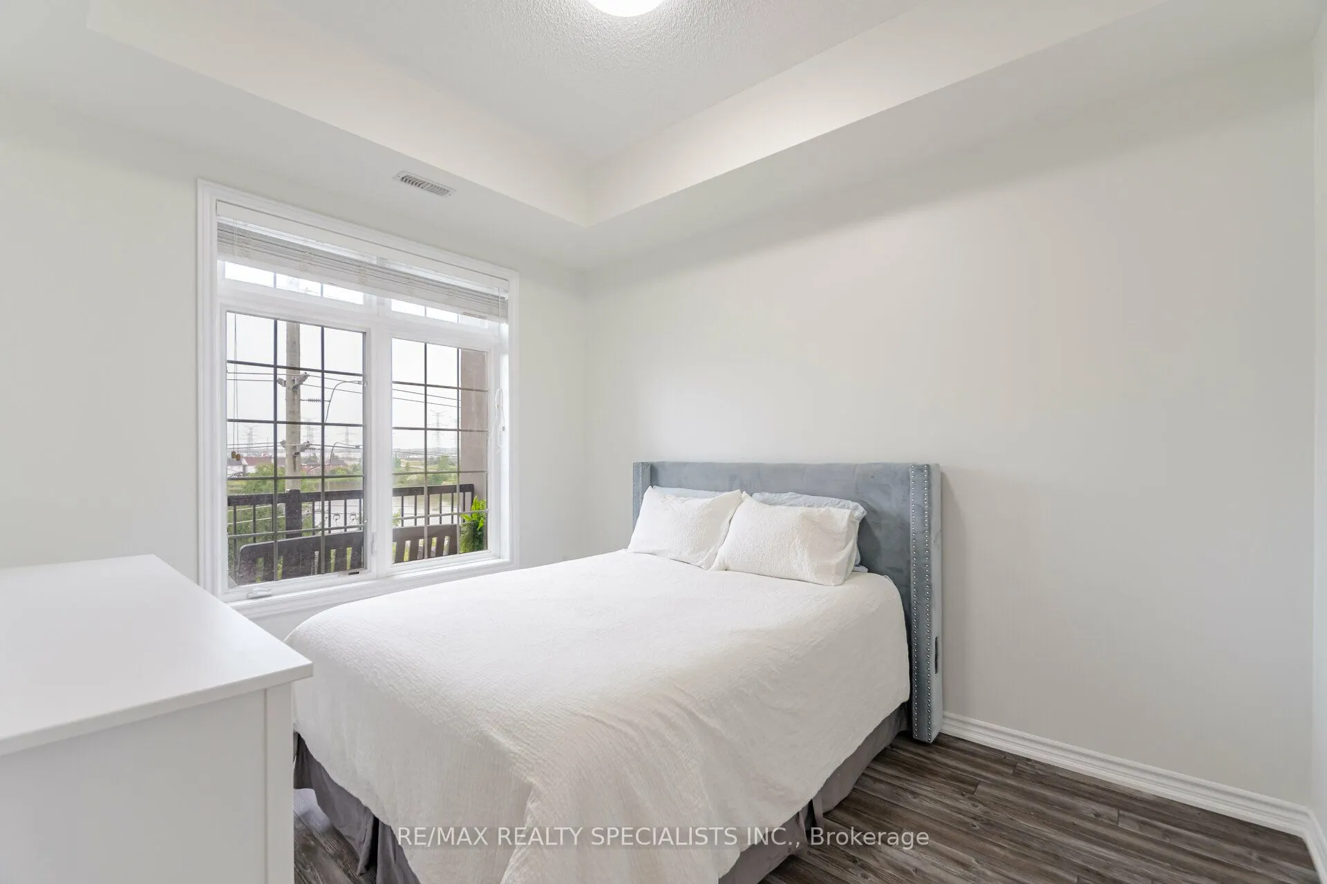 1460 Main Street E, #403