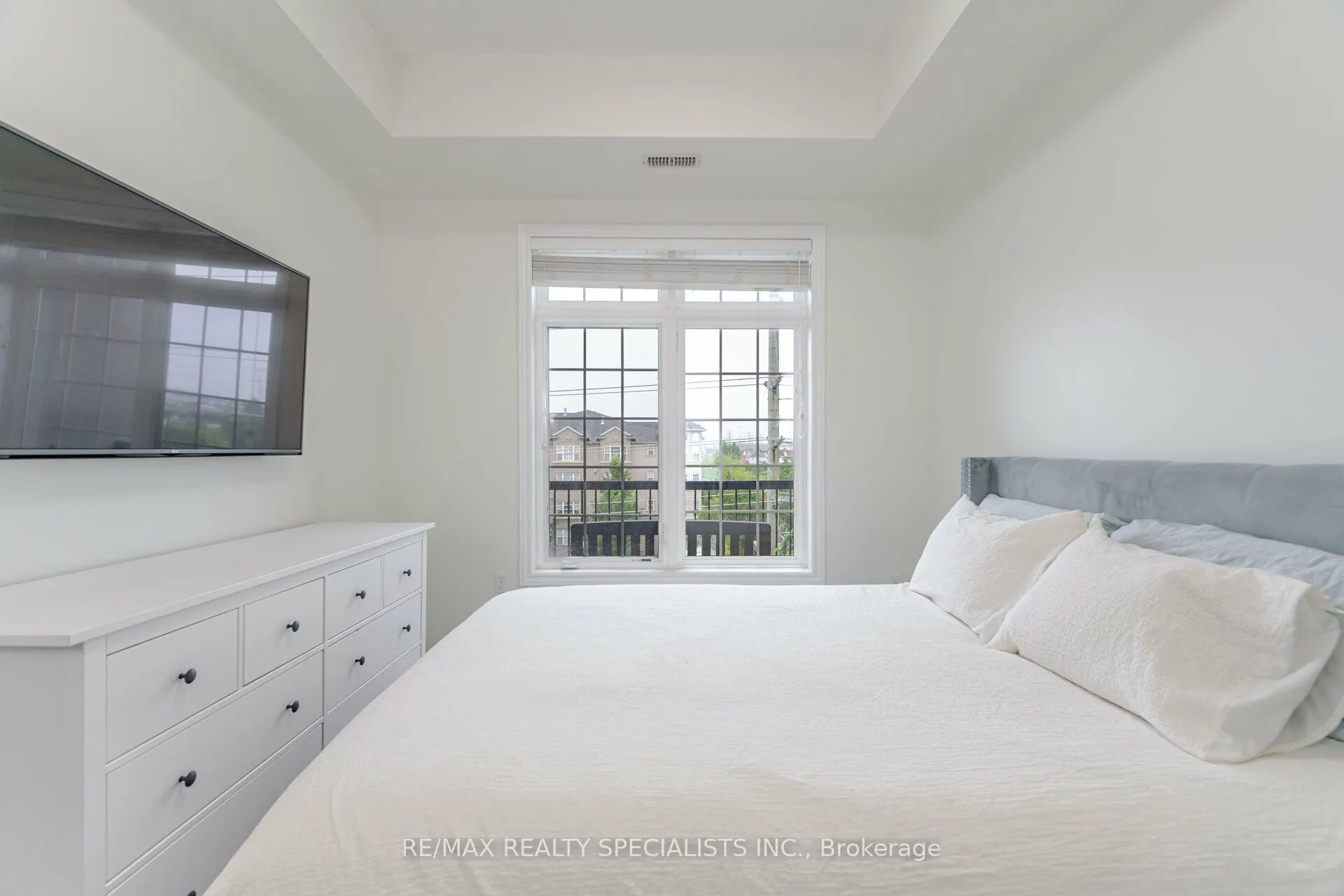 1460 Main Street E, #403