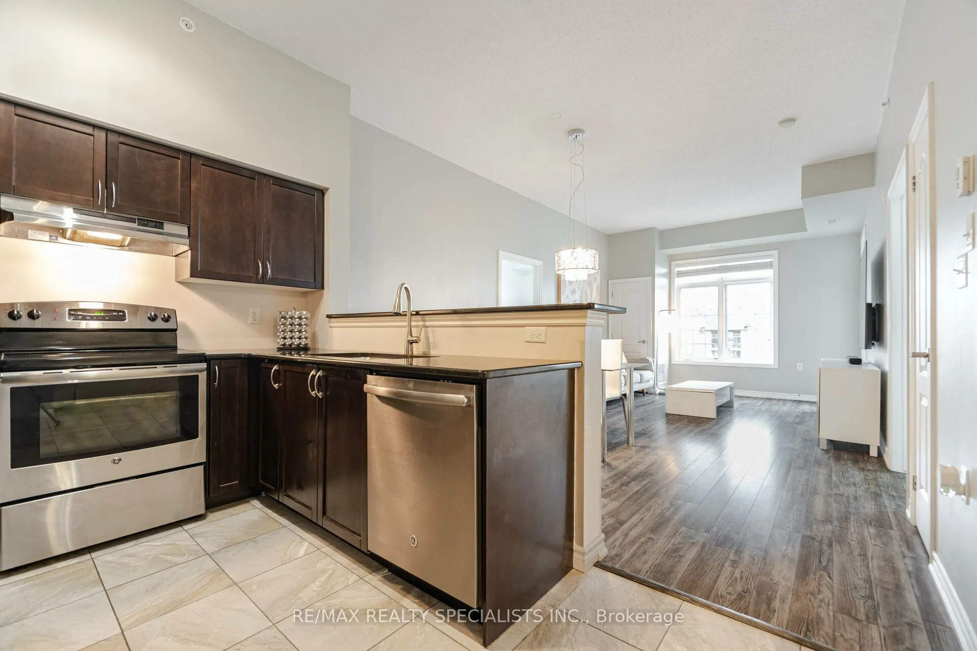 1460 Main Street E, #403