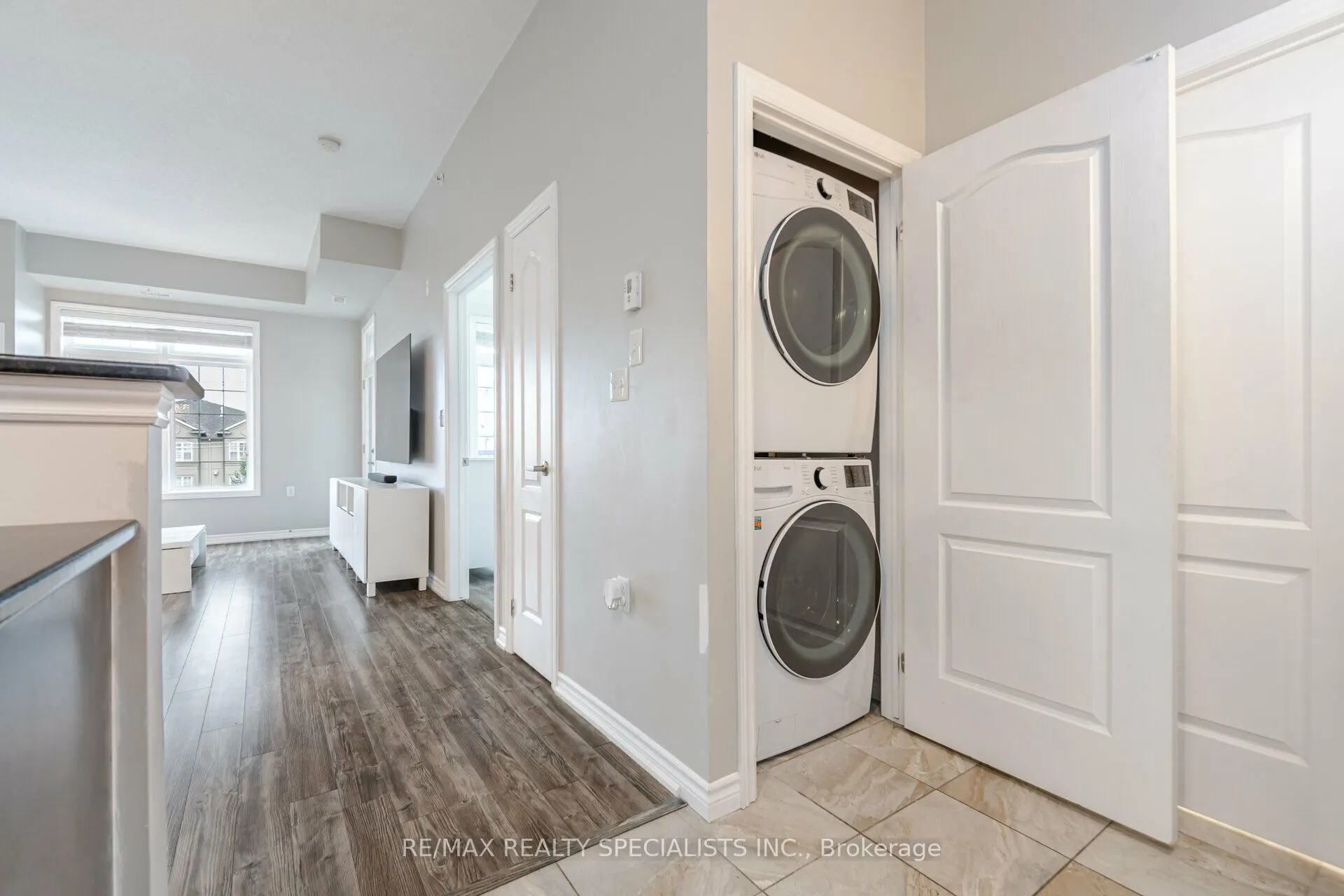 1460 Main Street E, #403