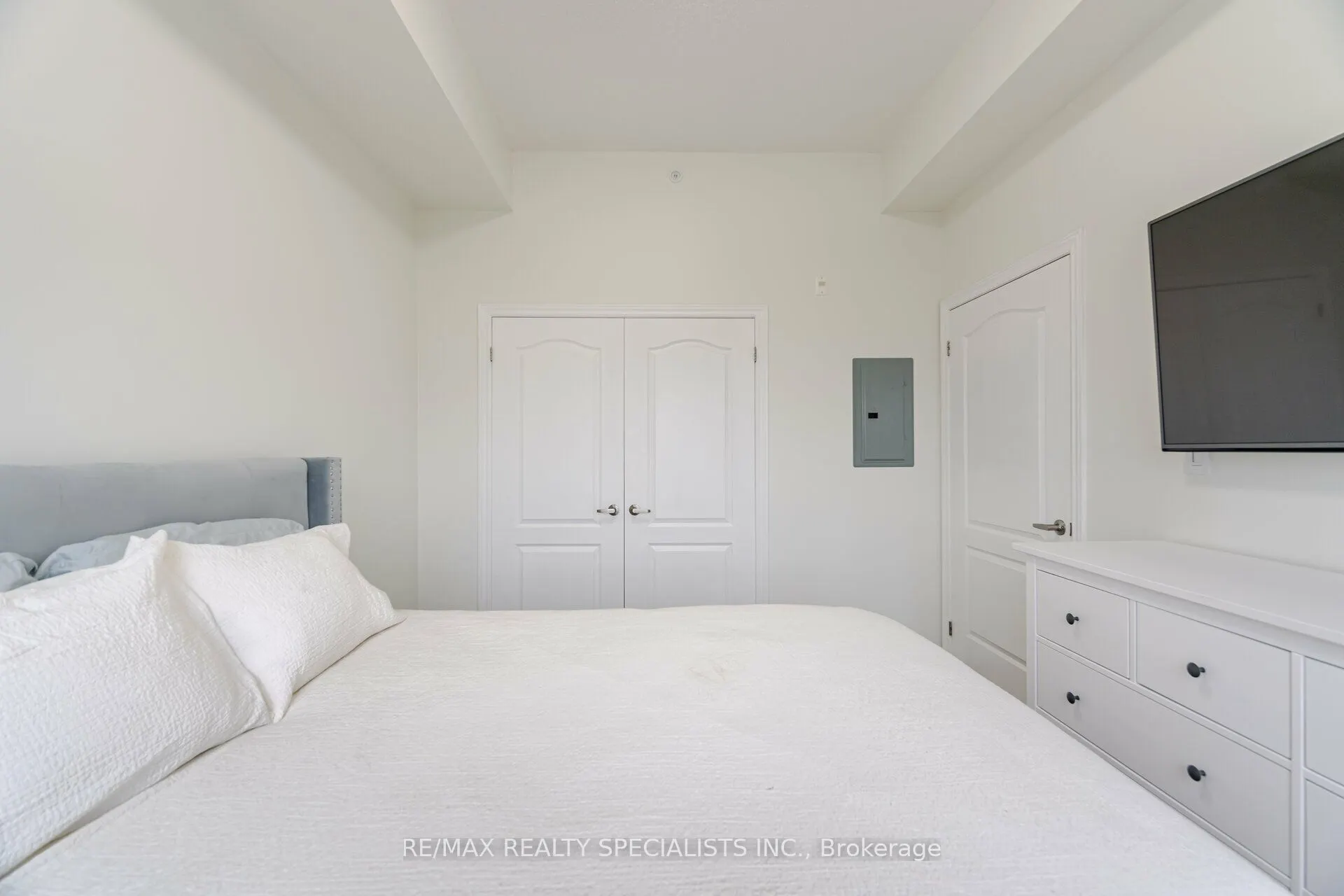 1460 Main Street E, #403