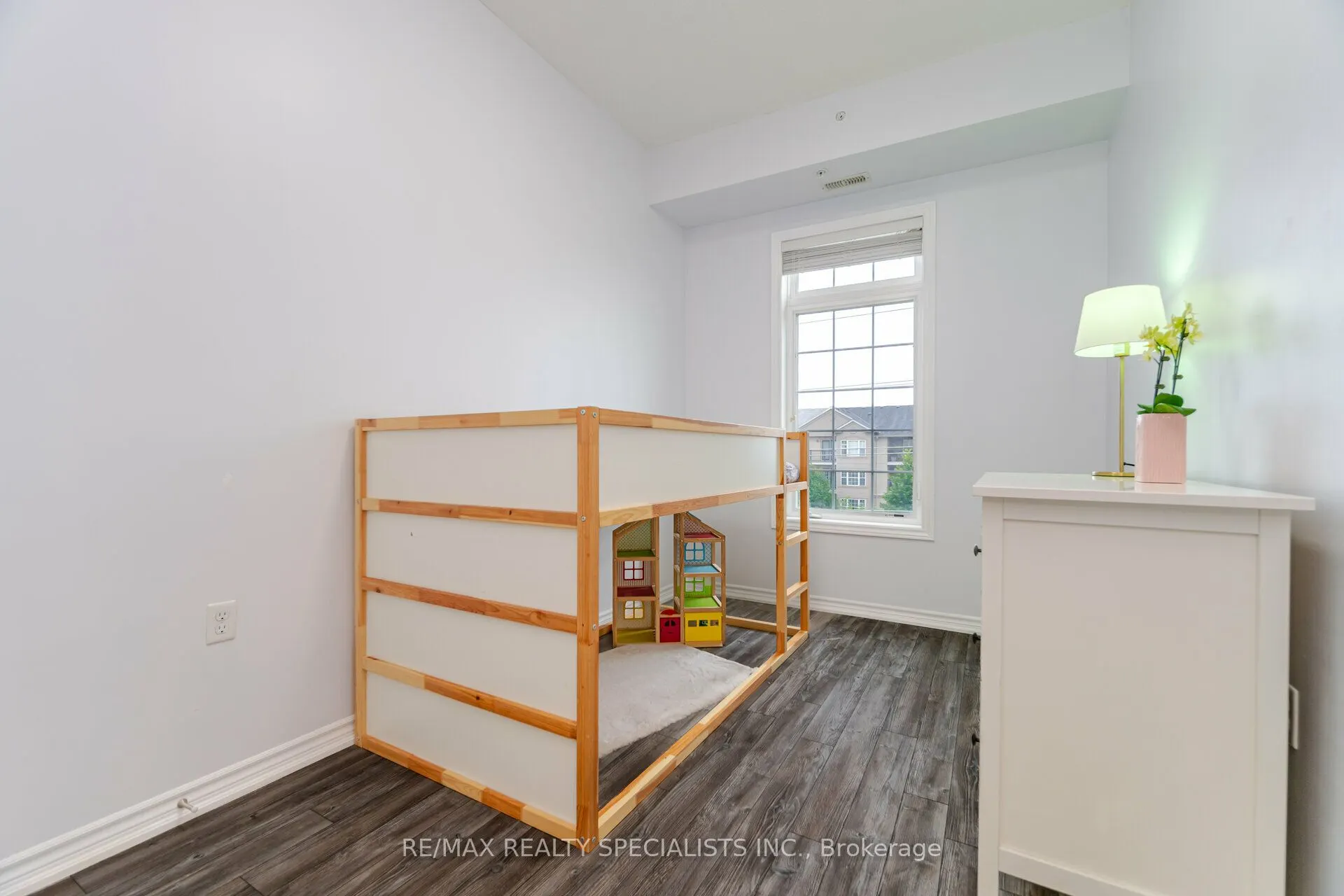 1460 Main Street E, #403