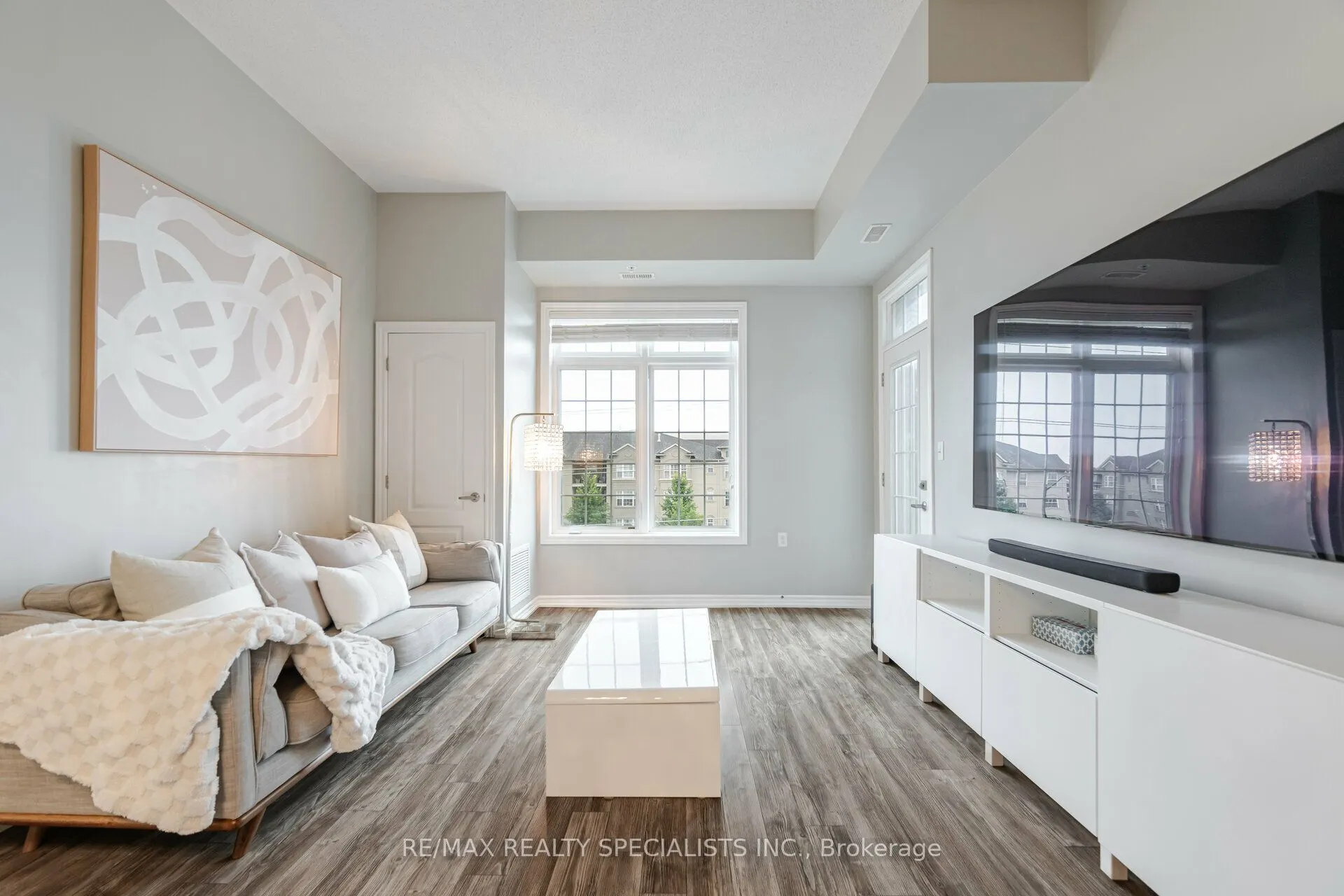 1460 Main Street E, #403