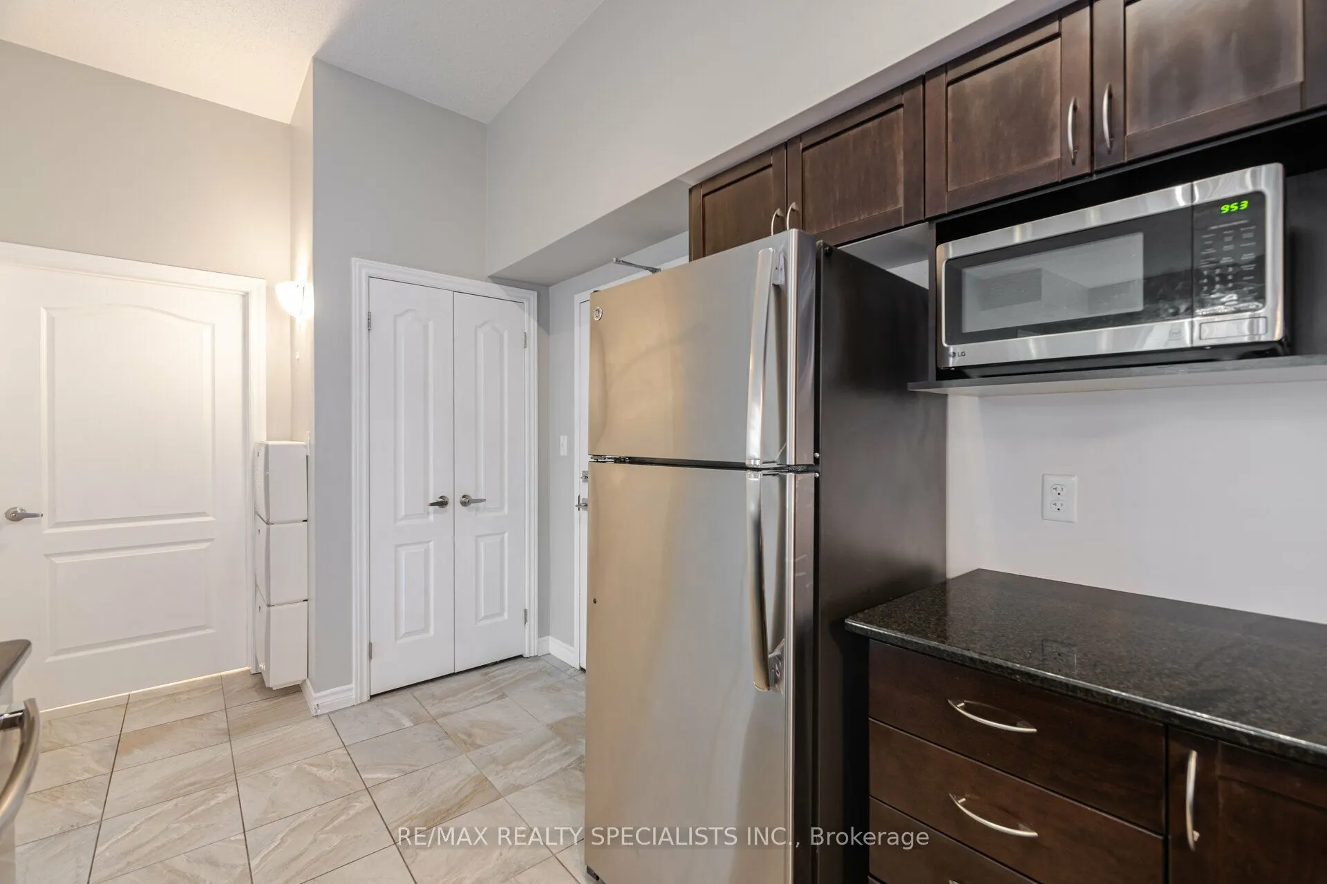 1460 Main Street E, #403