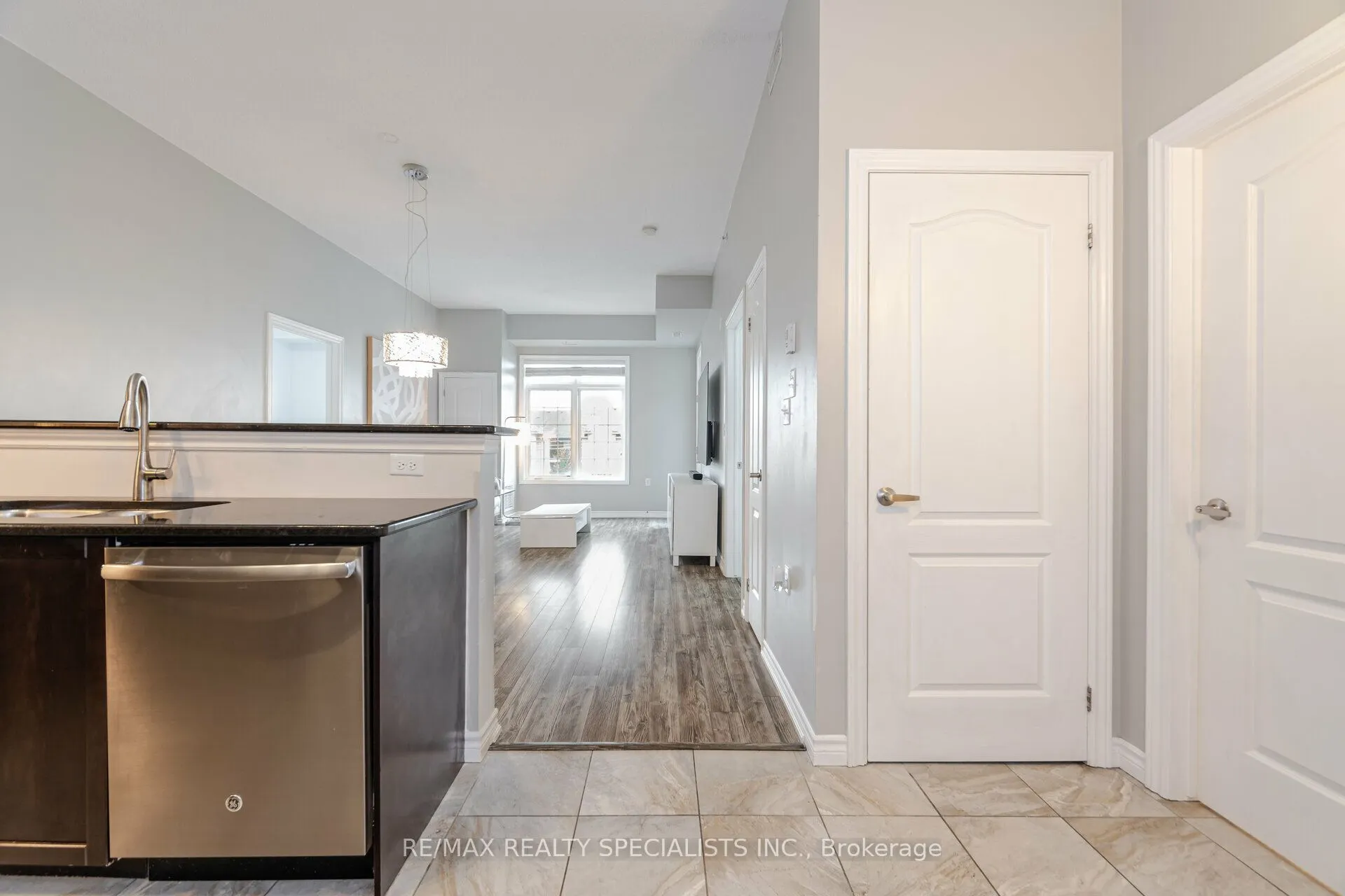 1460 Main Street E, #403