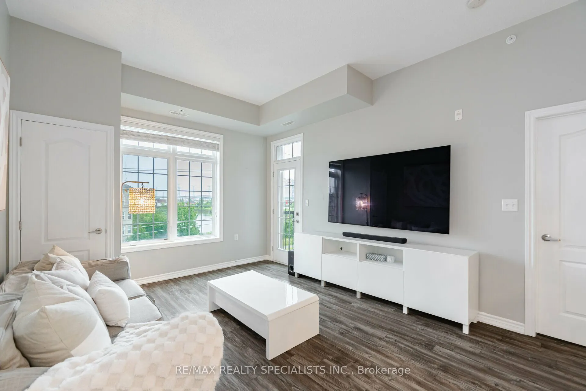 1460 Main Street E, #403