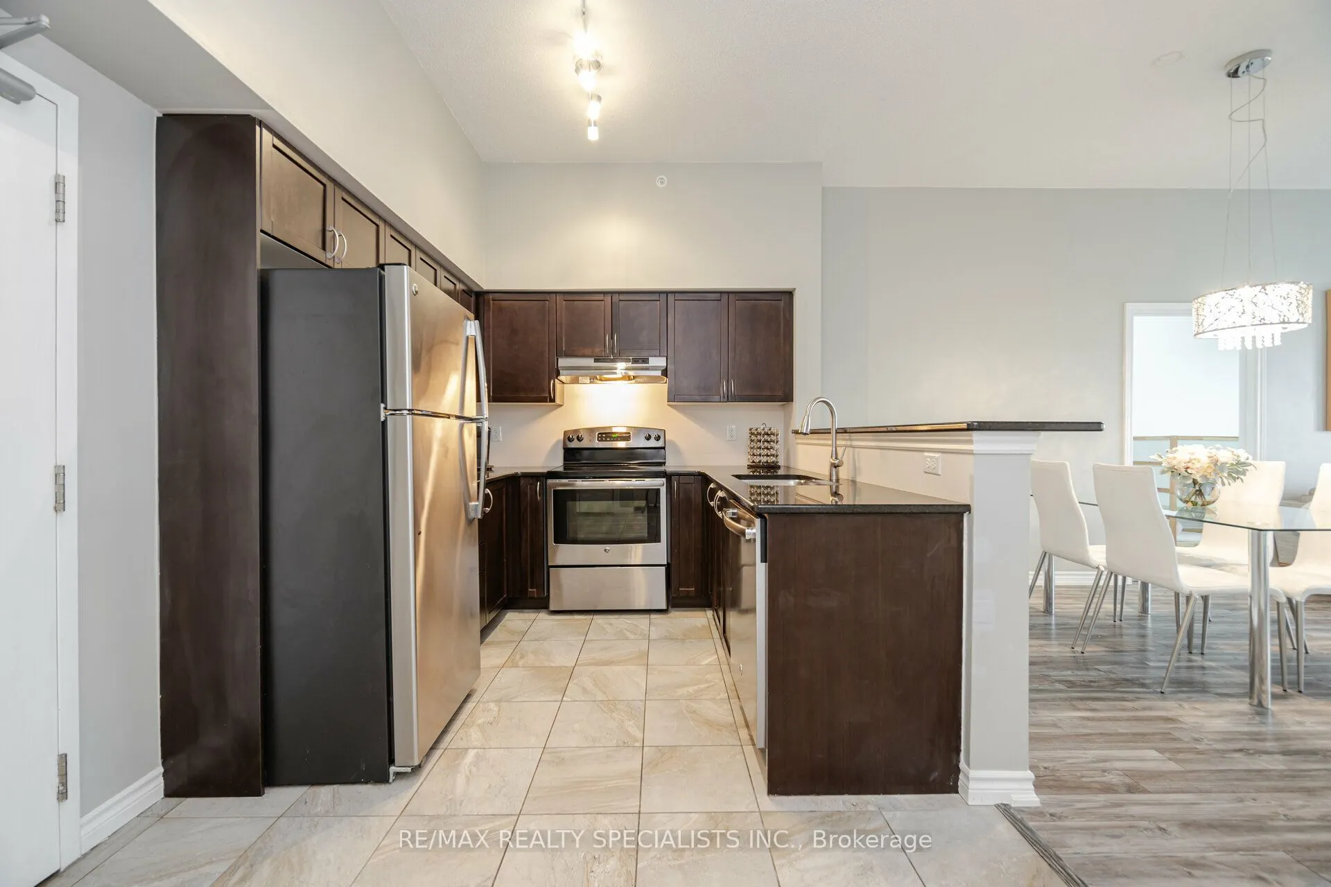 1460 Main Street E, #403