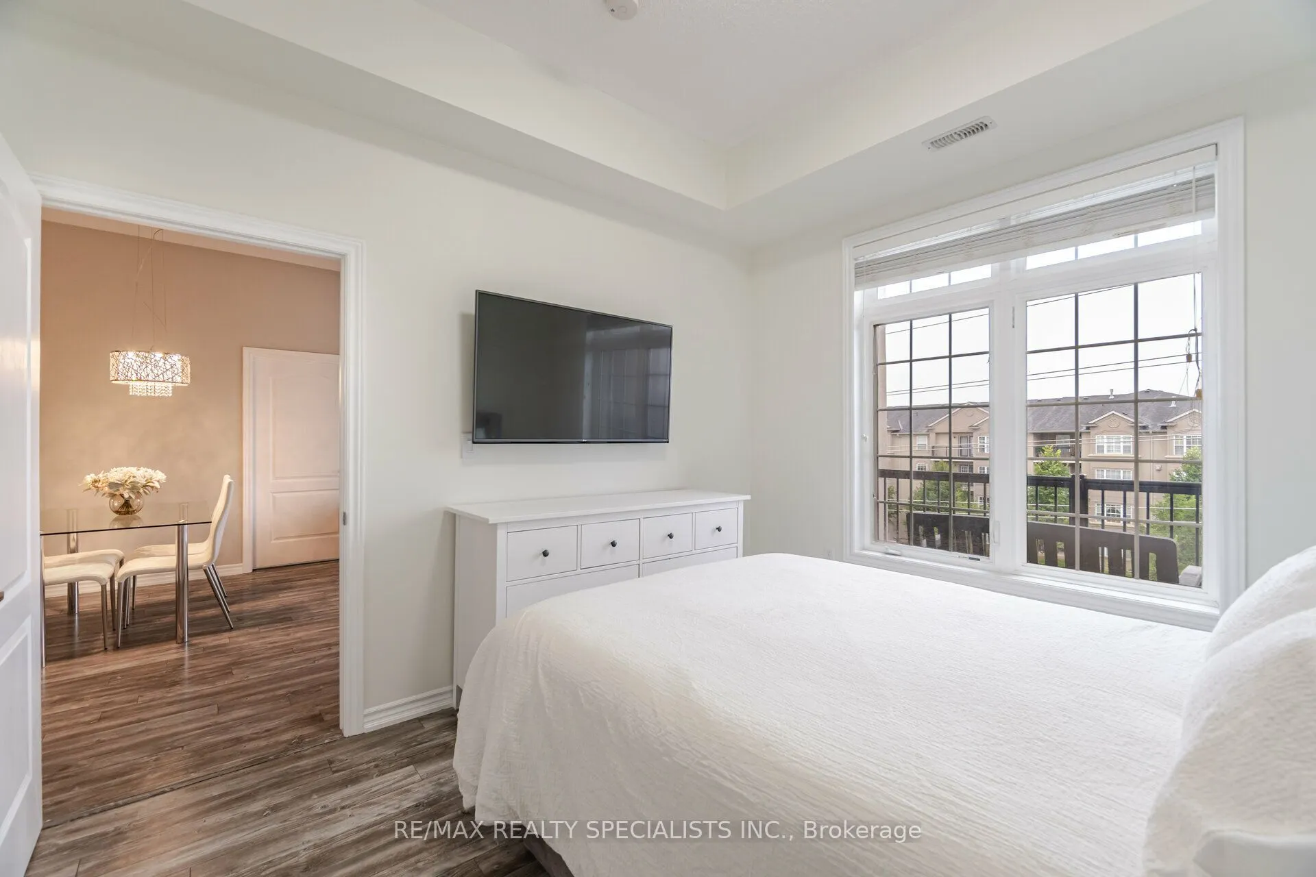 1460 Main Street E, #403