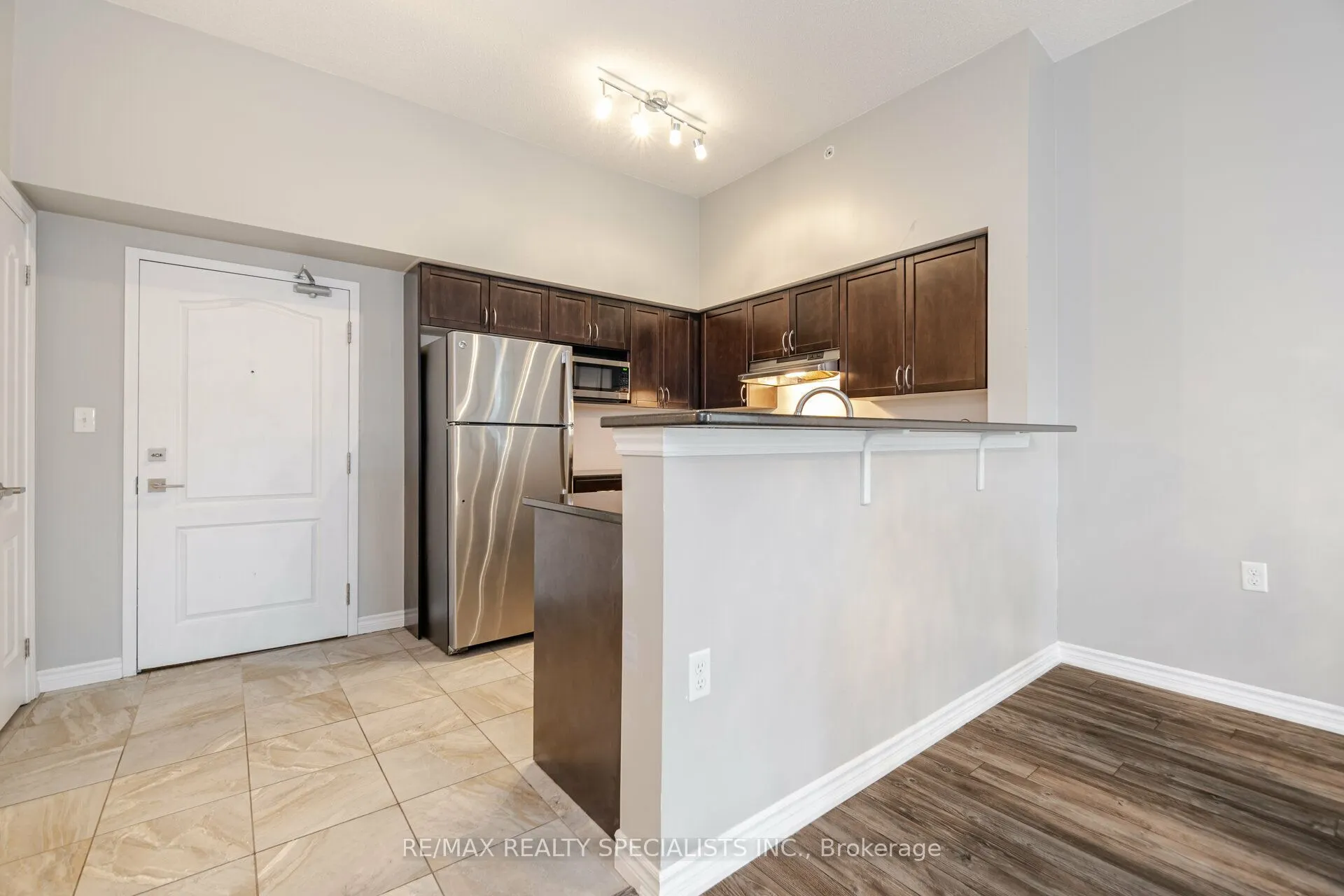 1460 Main Street E, #403