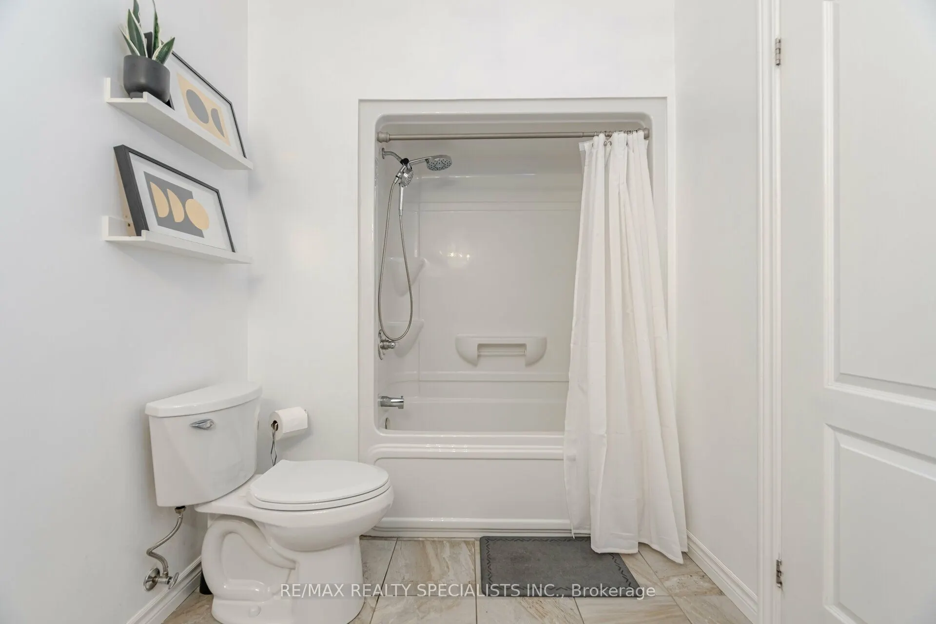 1460 Main Street E, #403