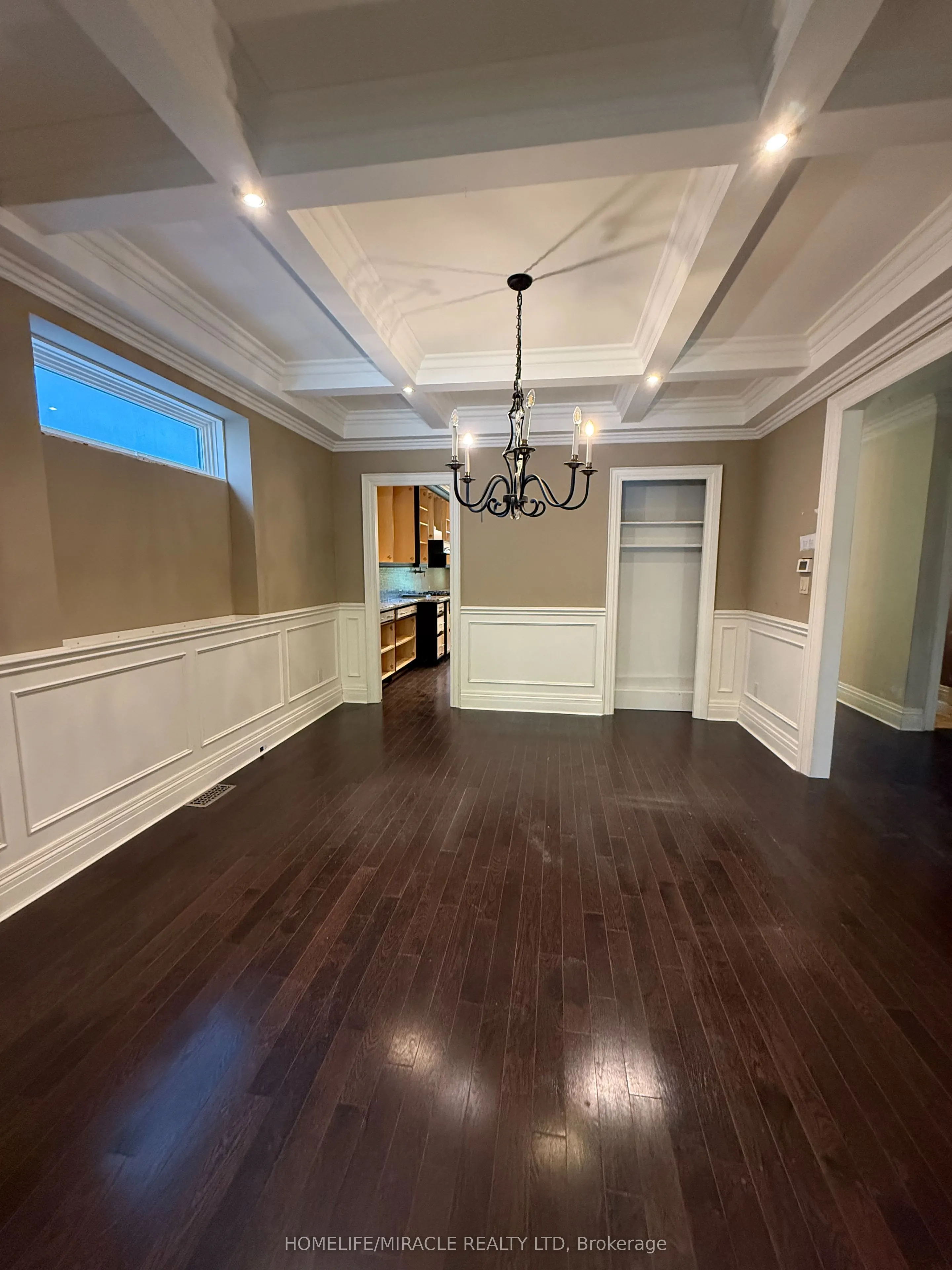 16 Ravenscrest Drive