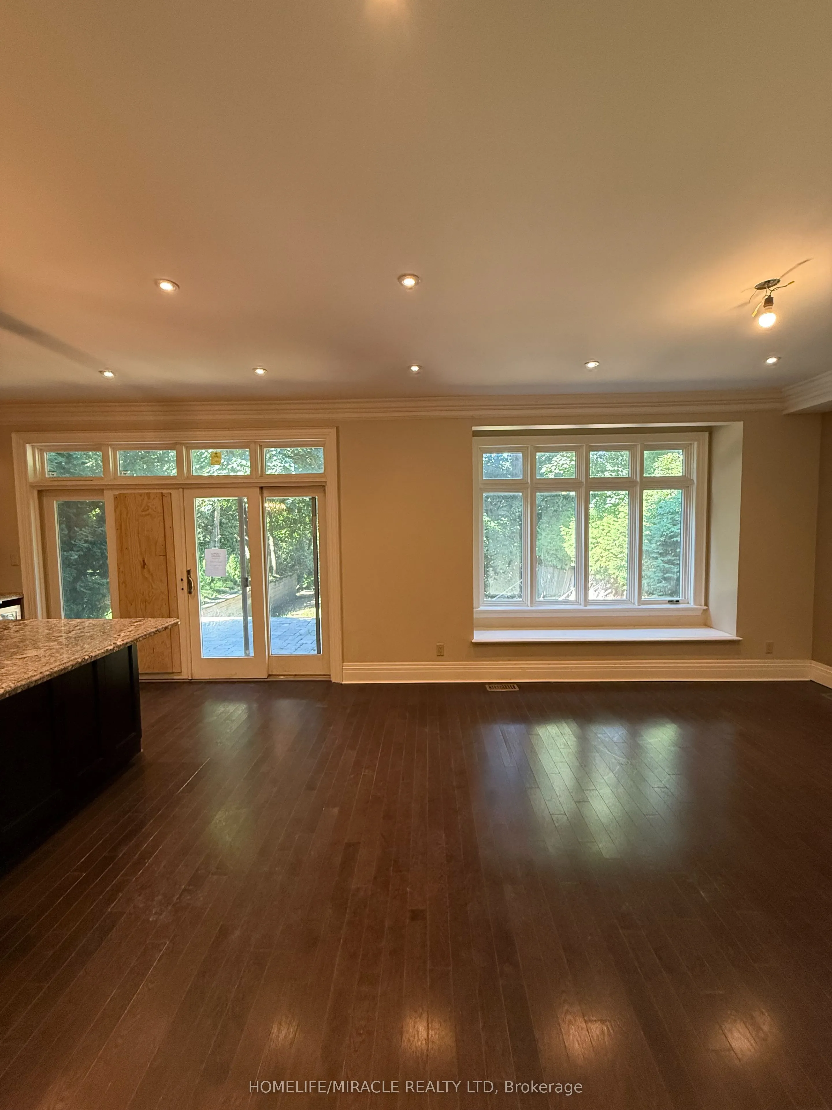 16 Ravenscrest Drive