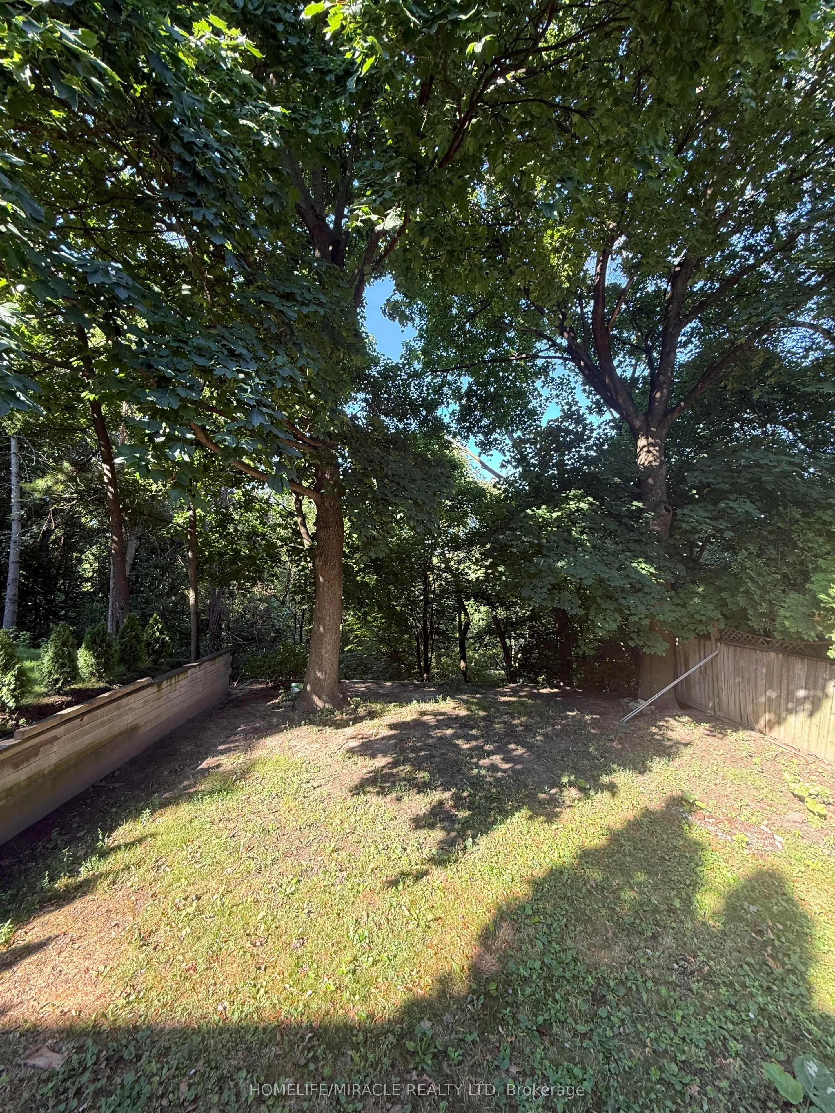 16 Ravenscrest Drive