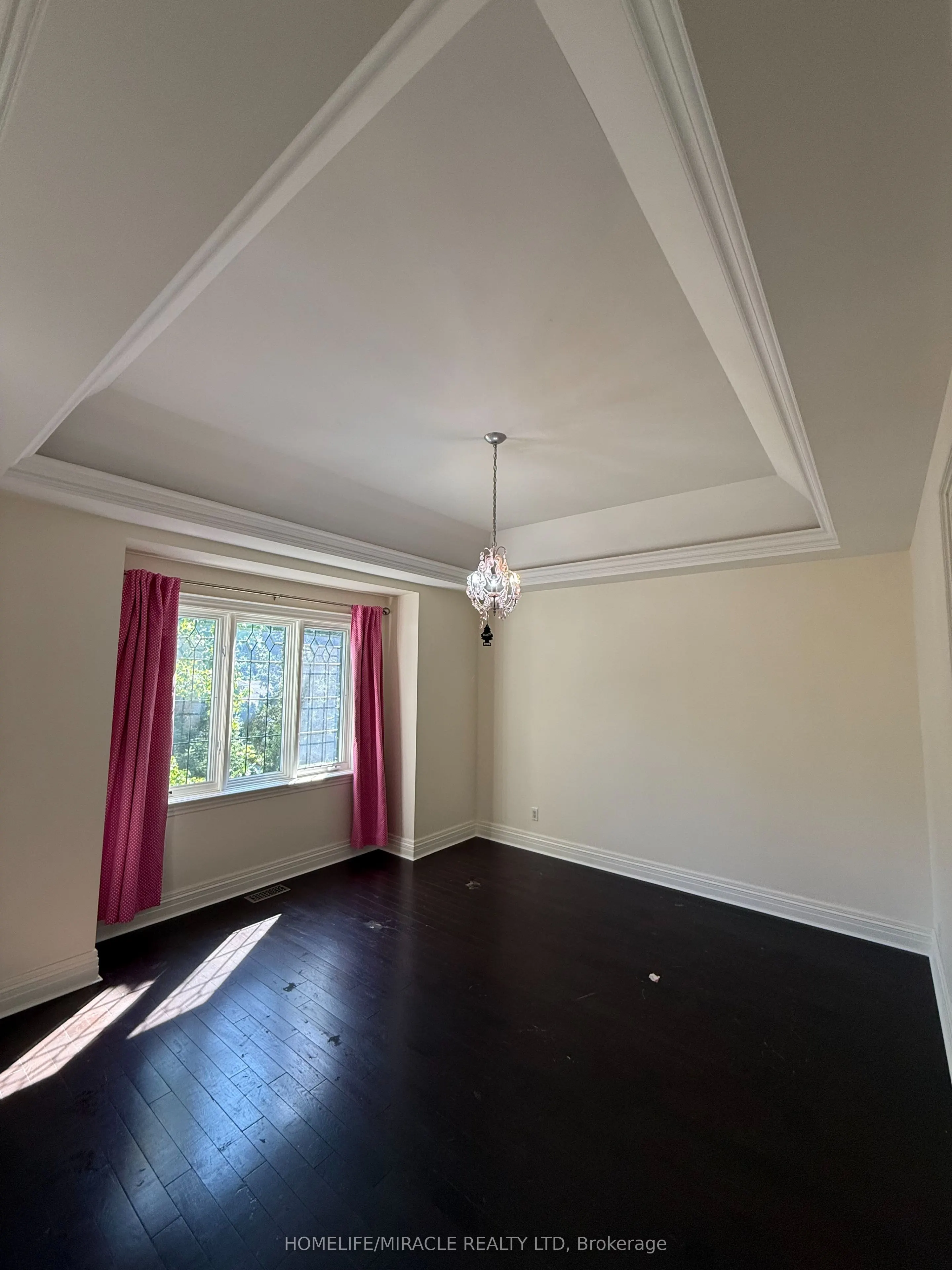 16 Ravenscrest Drive