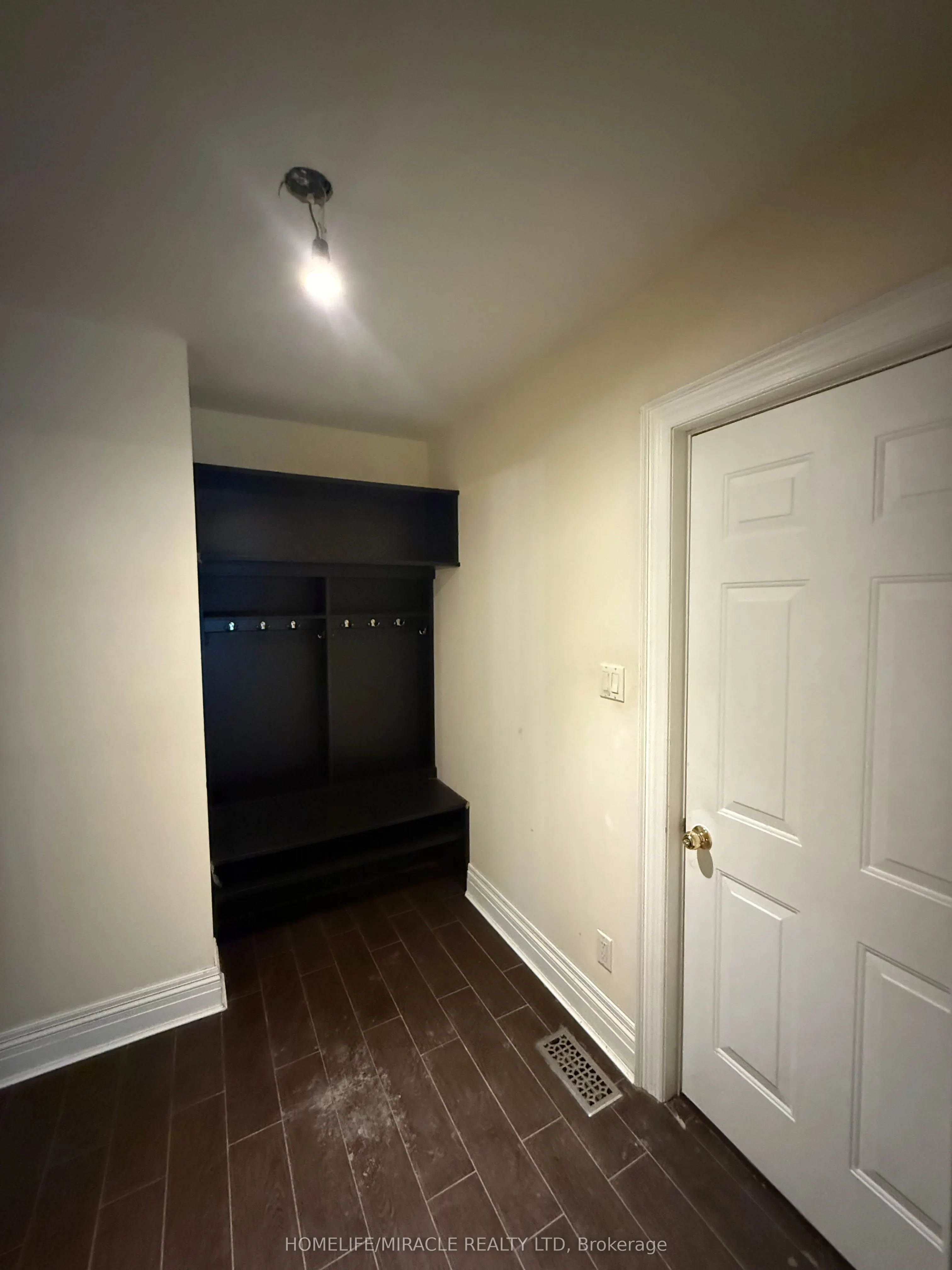 16 Ravenscrest Drive