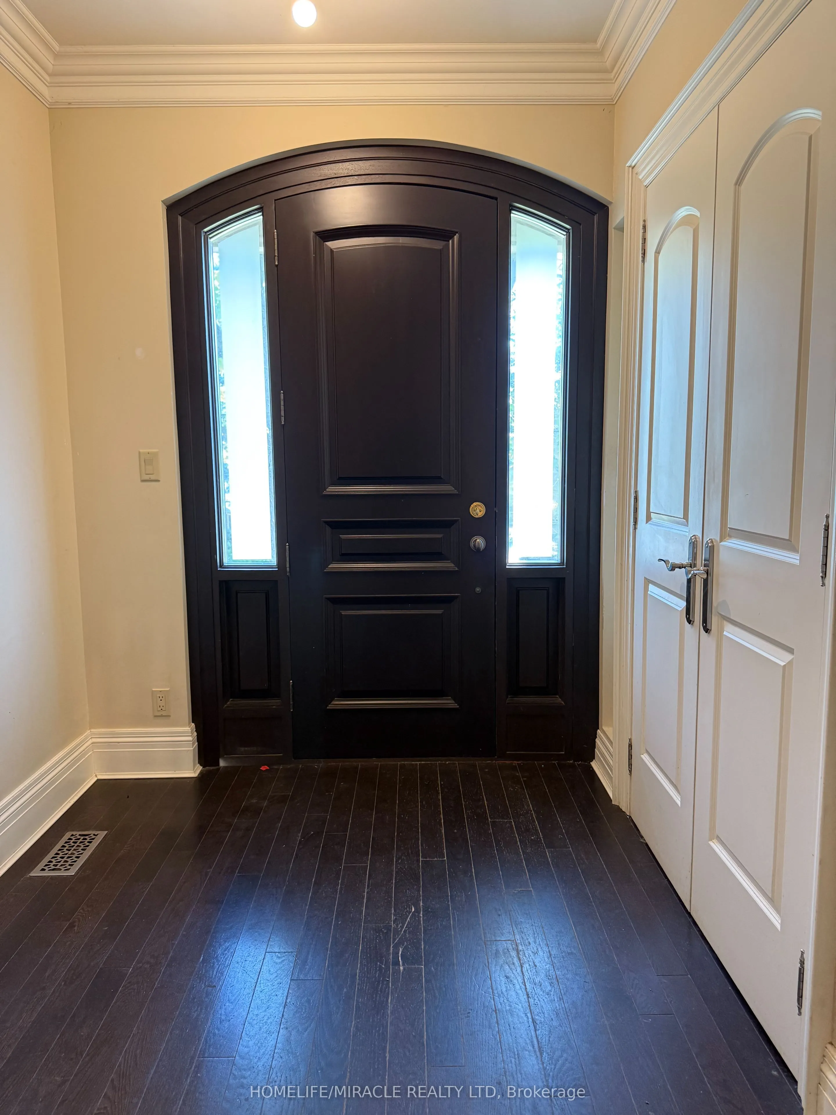 16 Ravenscrest Drive