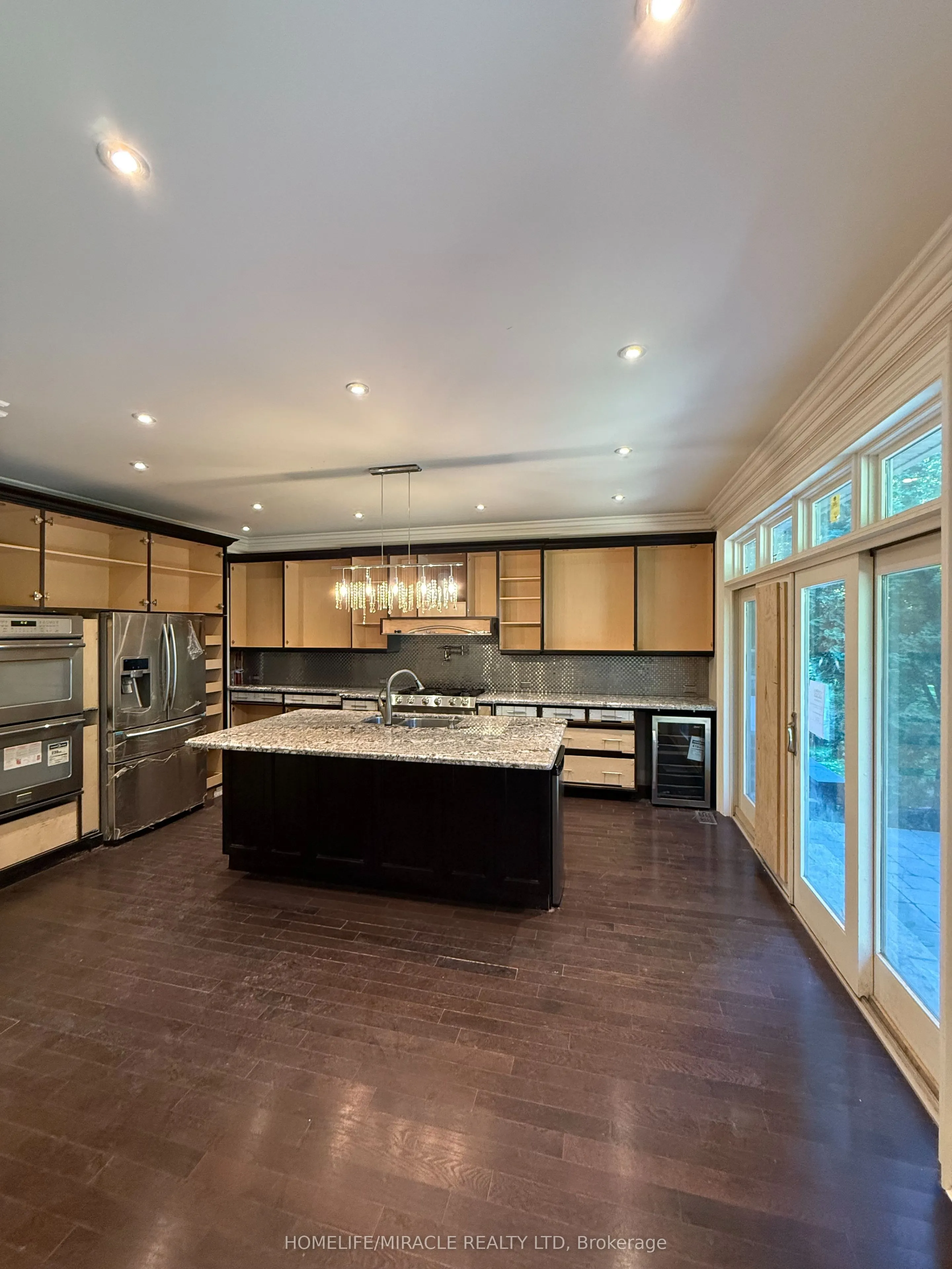 16 Ravenscrest Drive