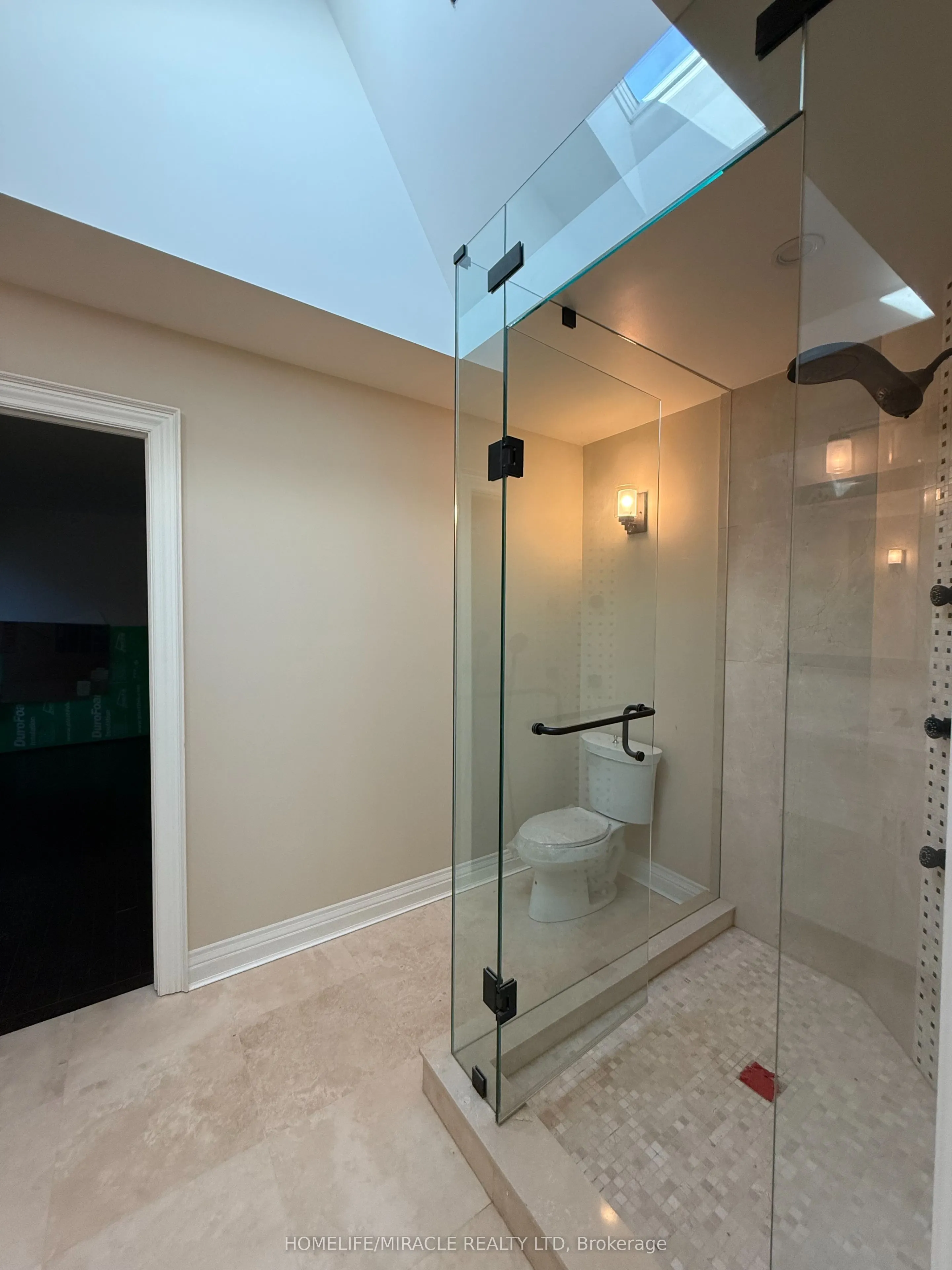 16 Ravenscrest Drive