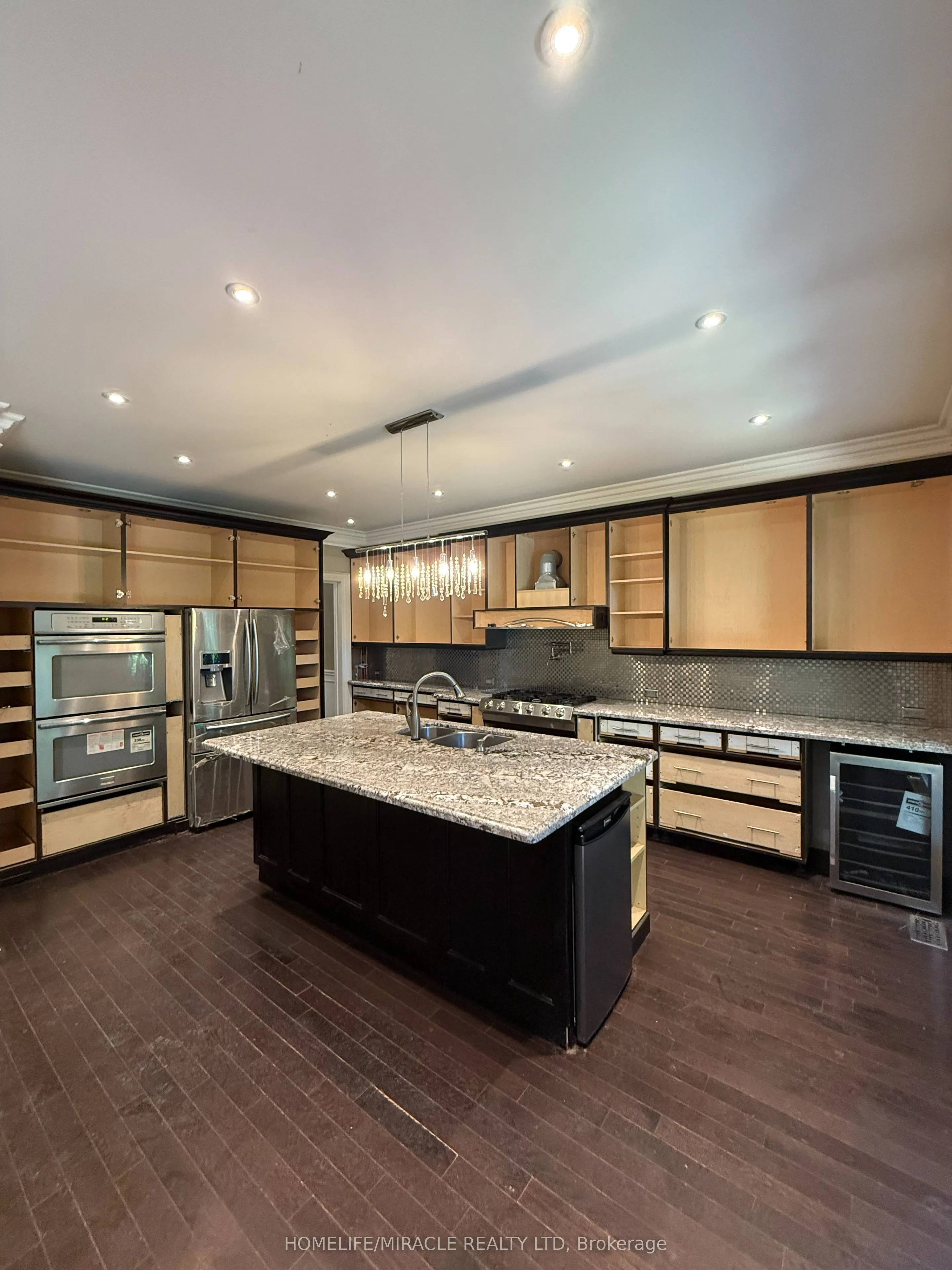 16 Ravenscrest Drive