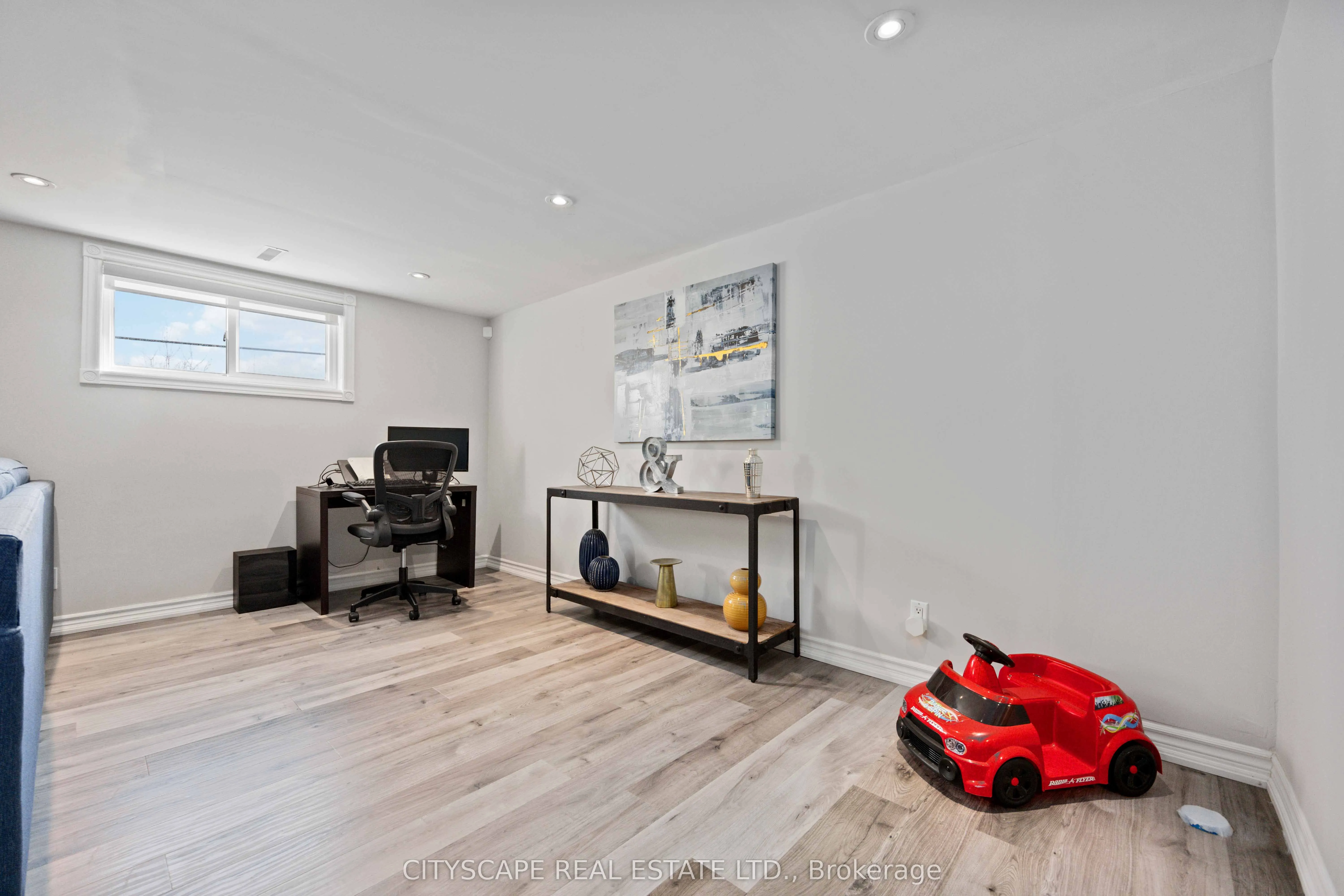 39 Bentworth Avenue