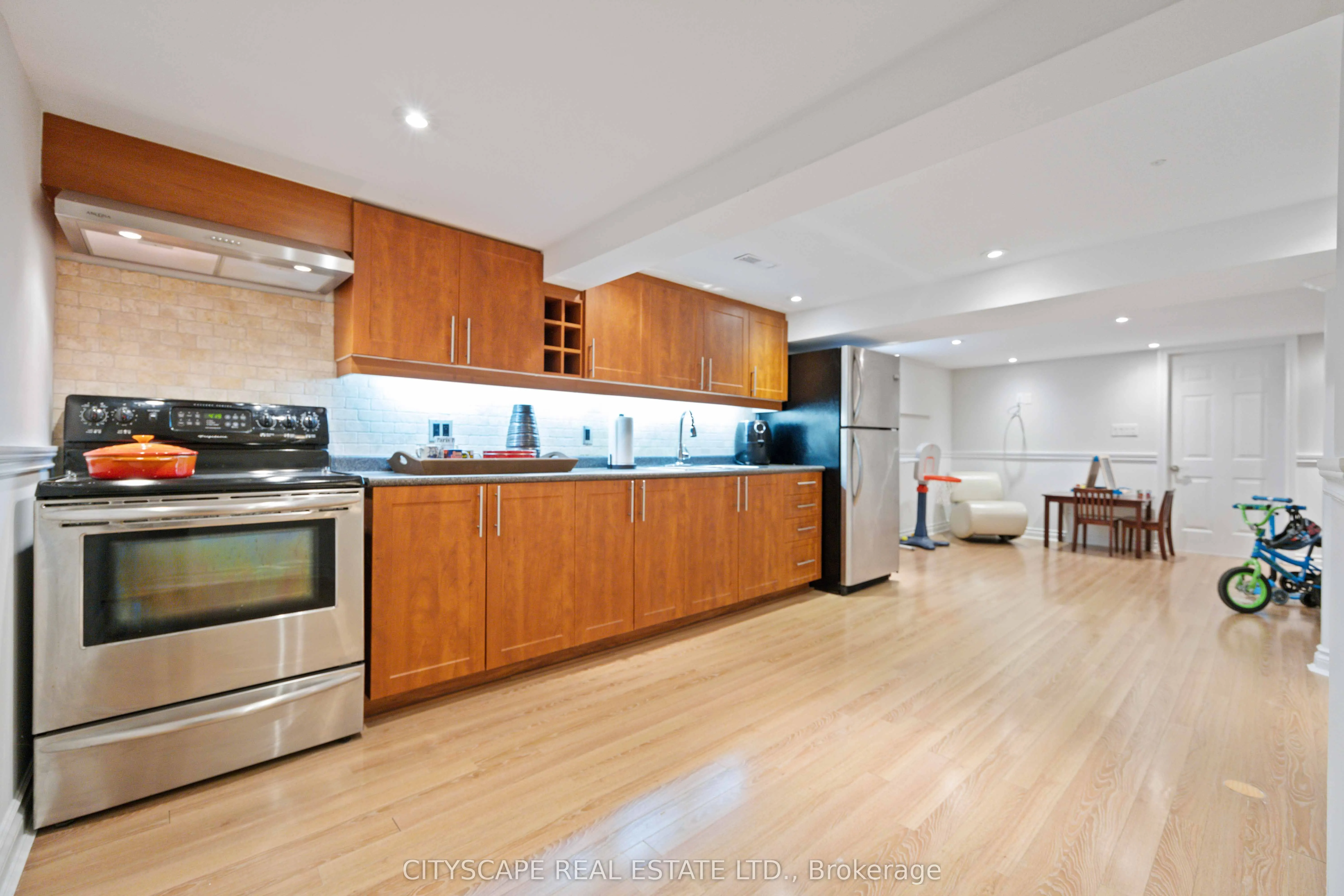 39 Bentworth Avenue