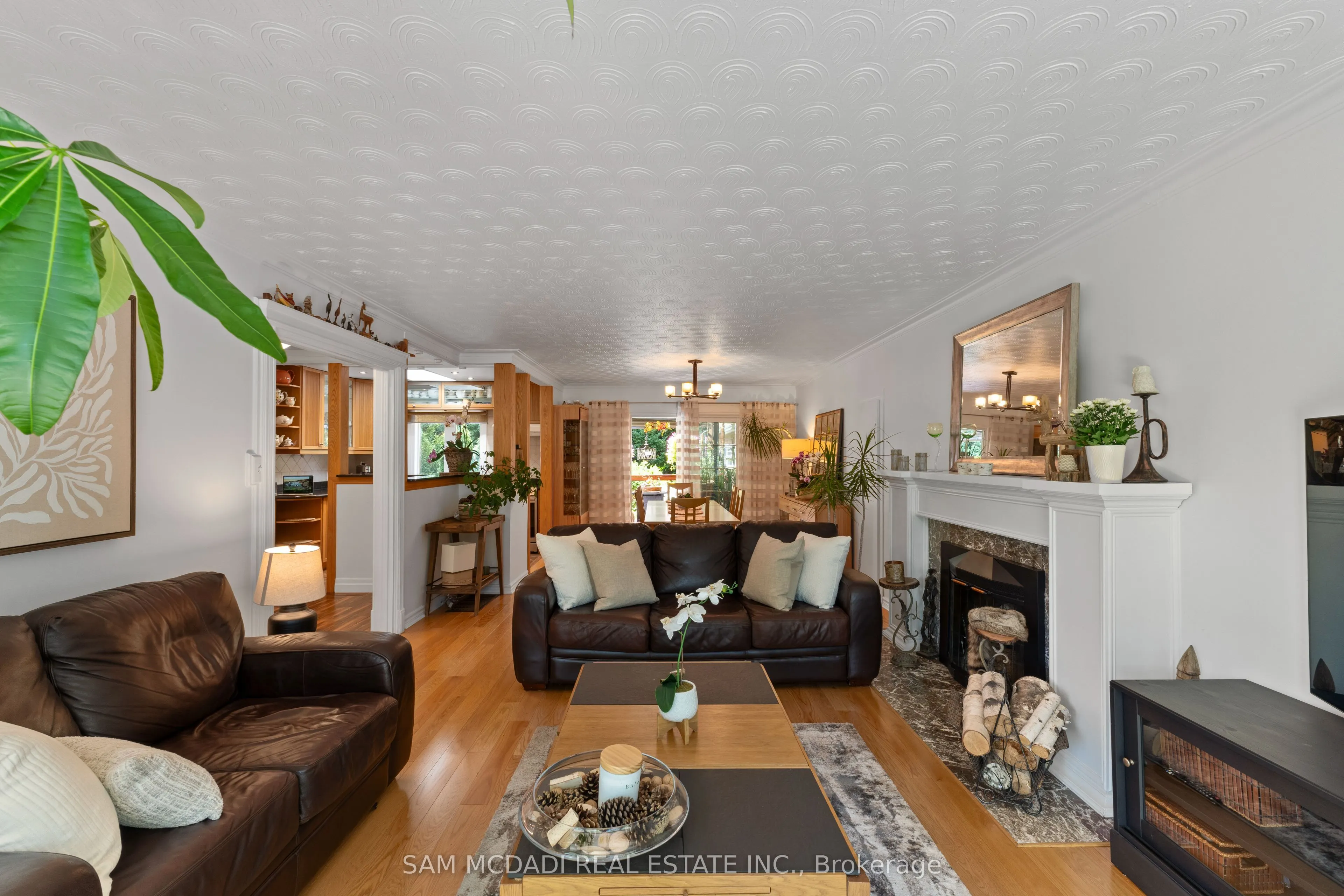 1300 Twin Oaks Dell
