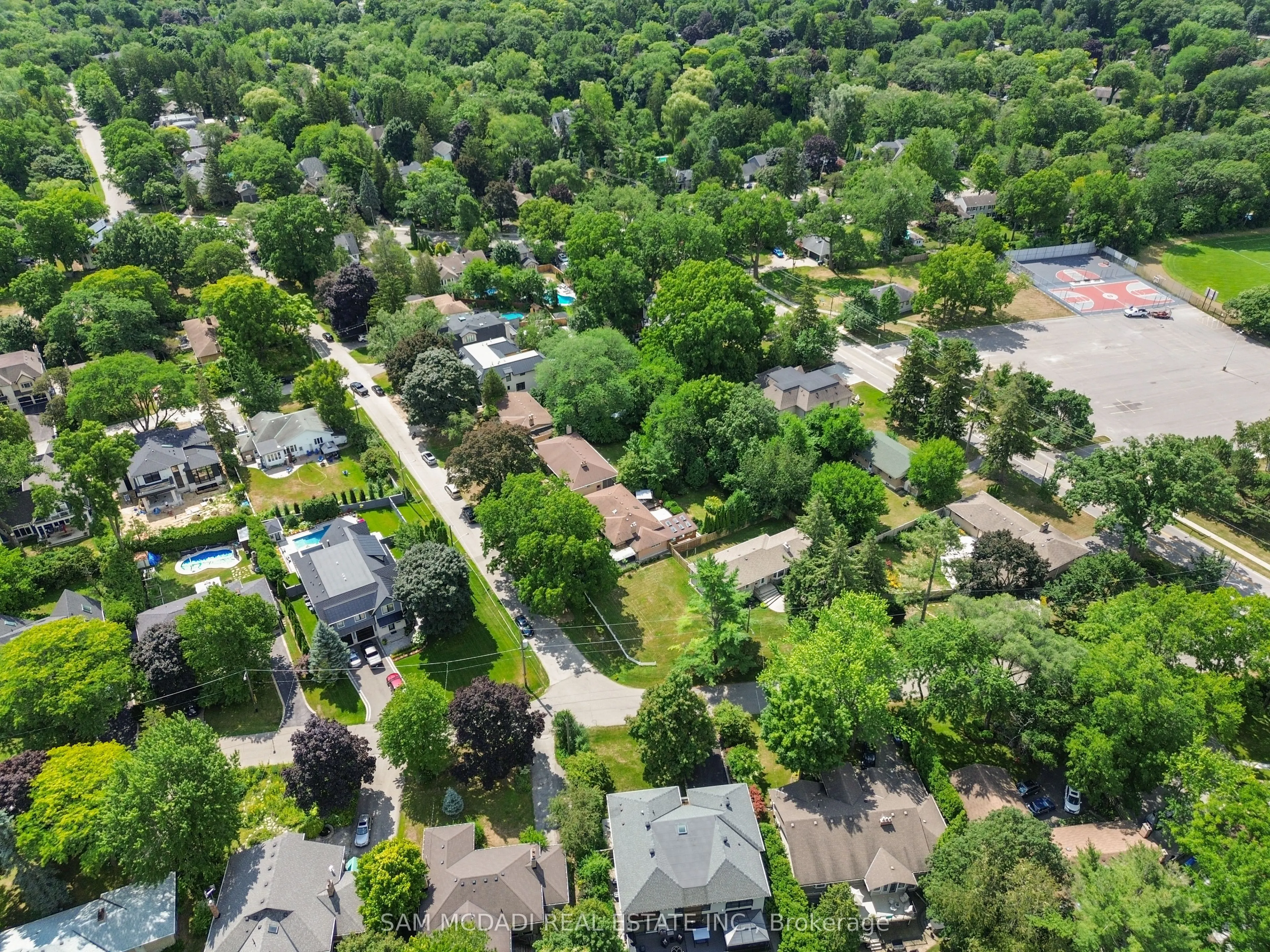 1300 Twin Oaks Dell