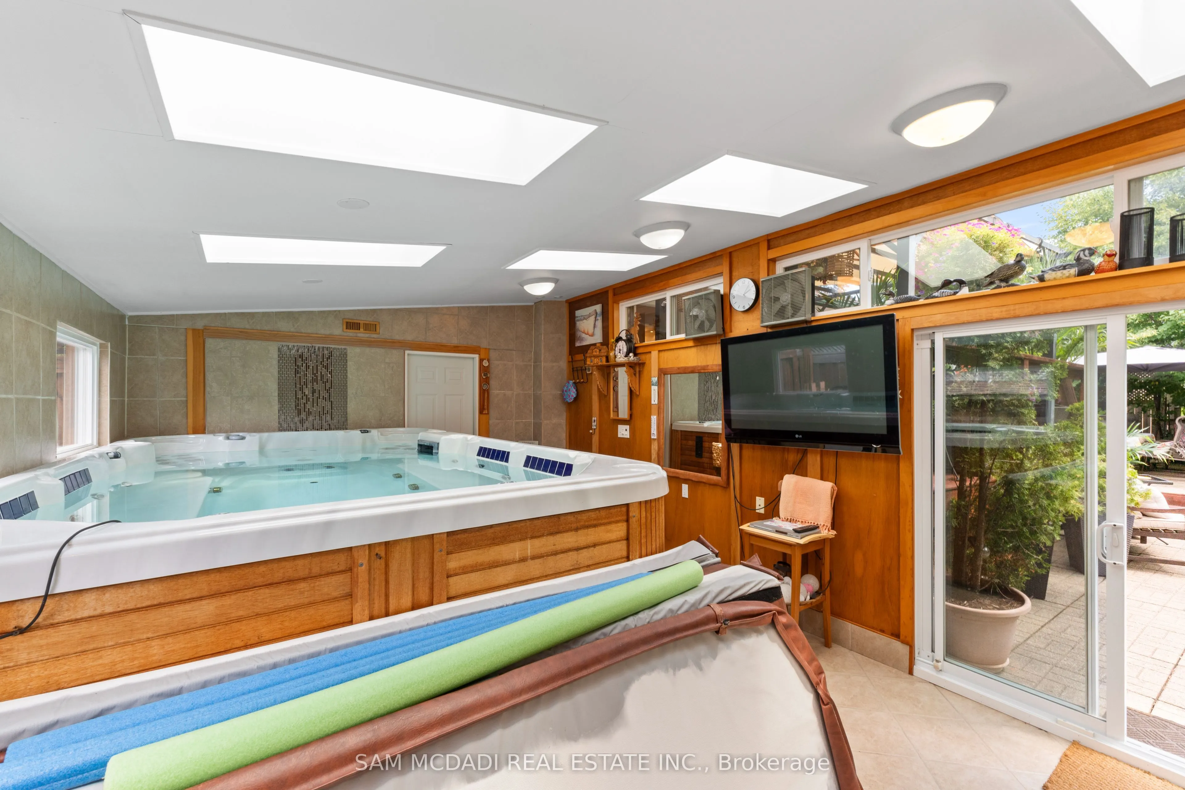 1300 Twin Oaks Dell