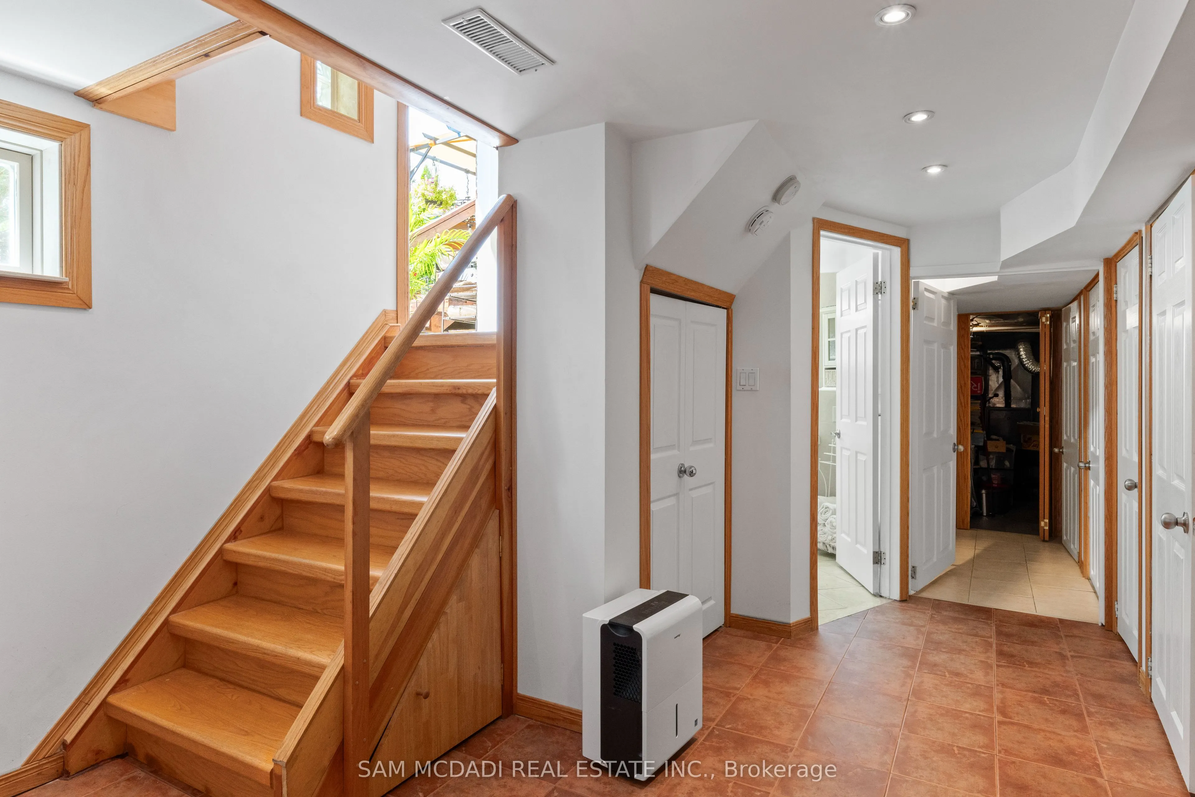 1300 Twin Oaks Dell