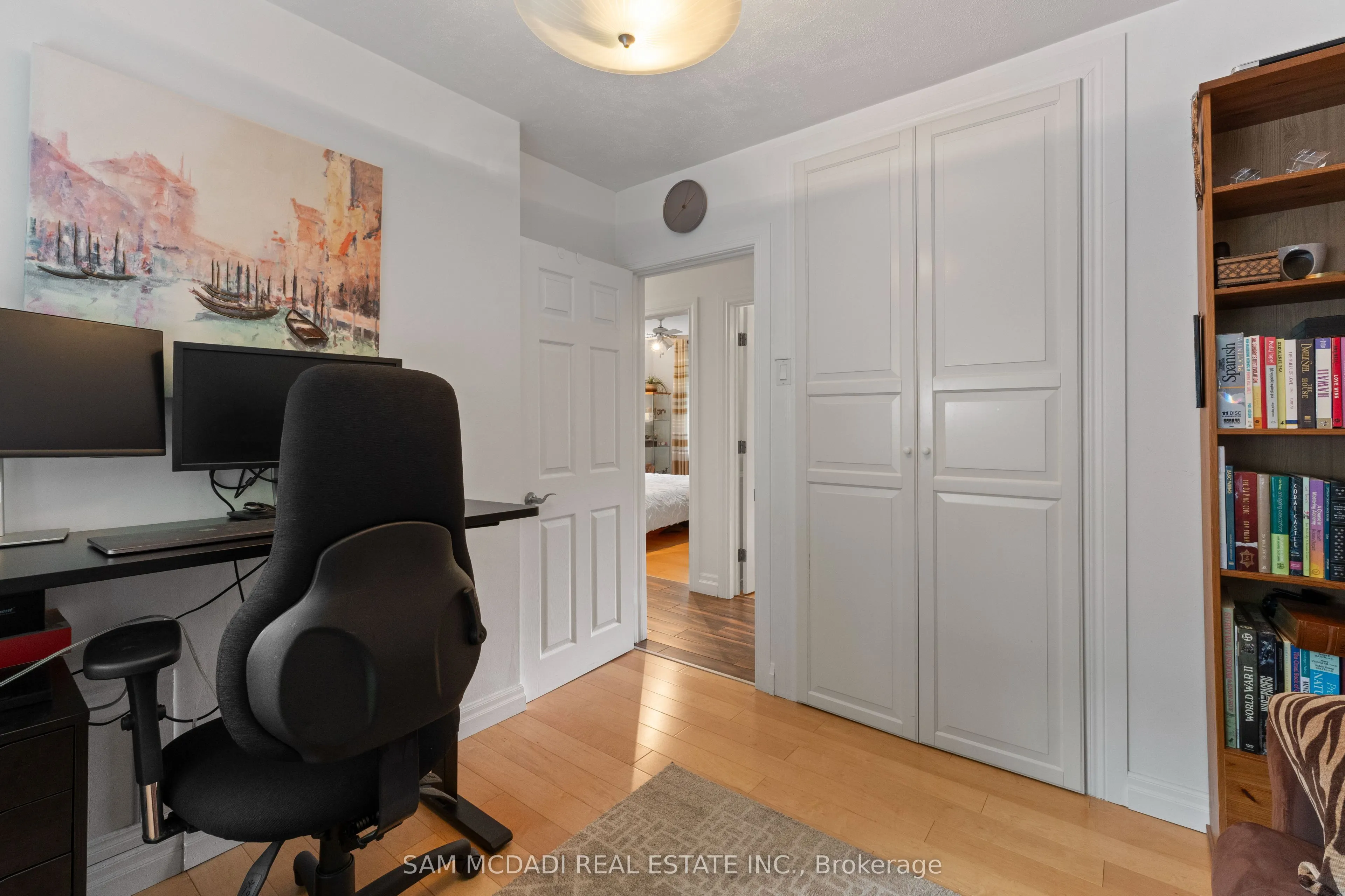 1300 Twin Oaks Dell