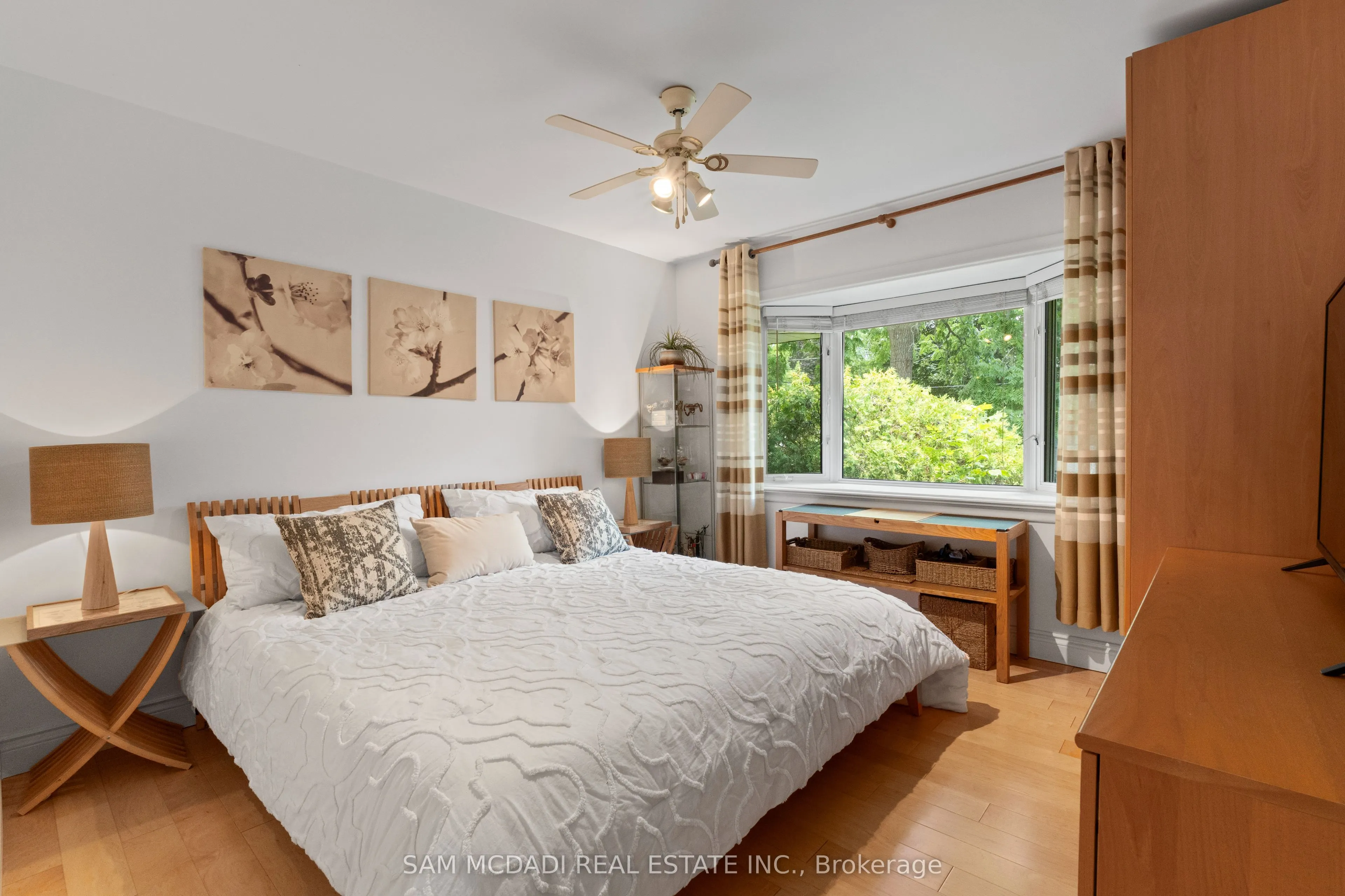 1300 Twin Oaks Dell