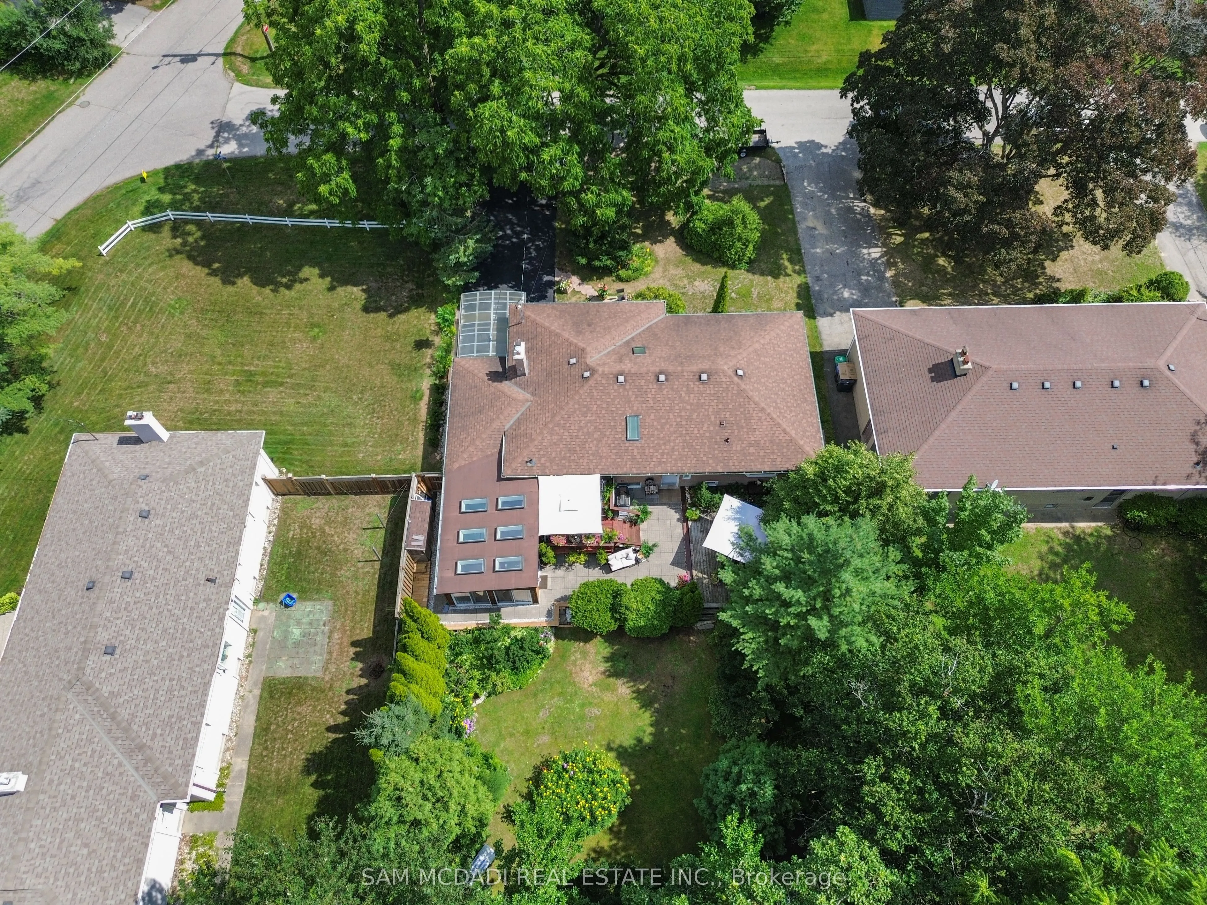 1300 Twin Oaks Dell