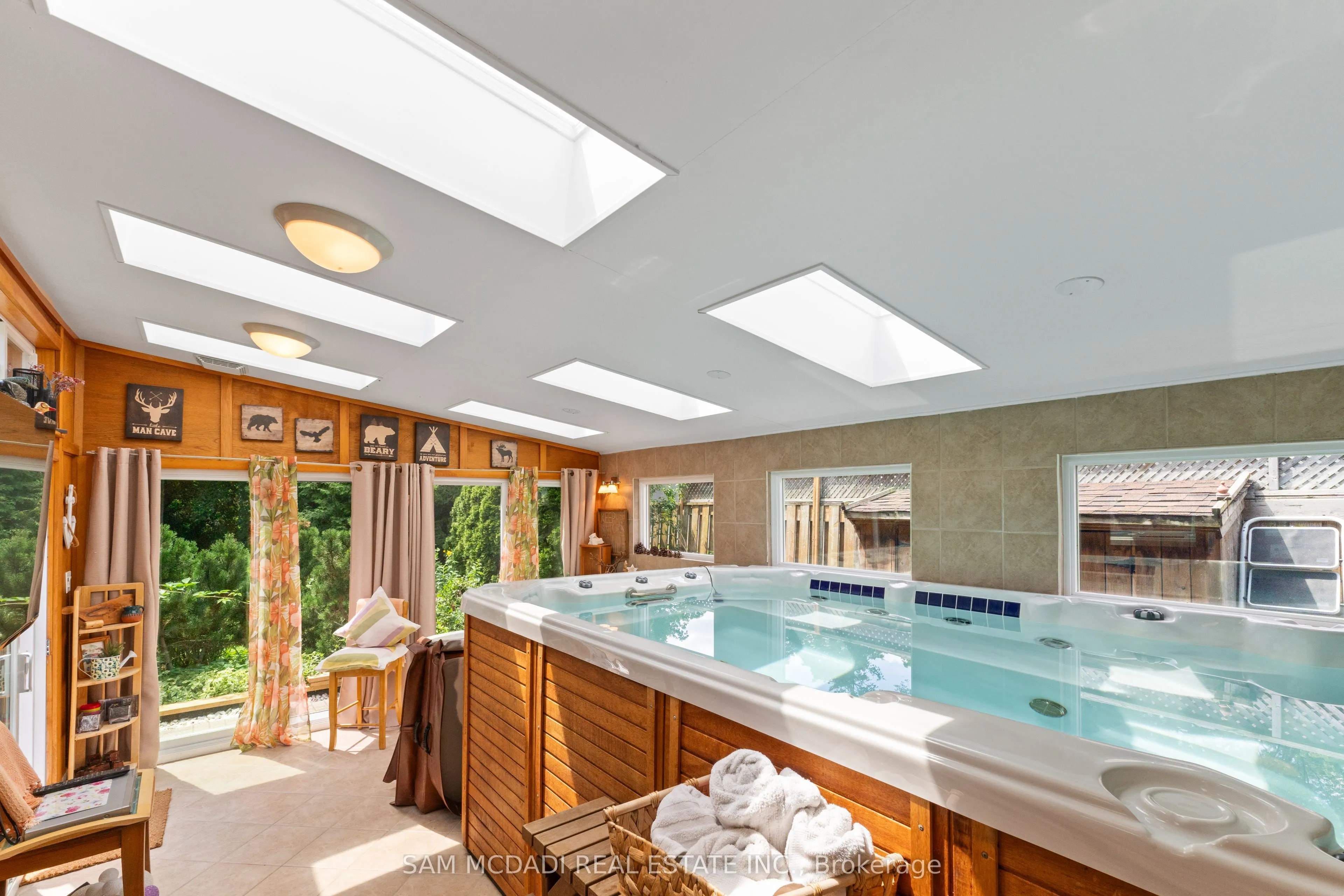 1300 Twin Oaks Dell