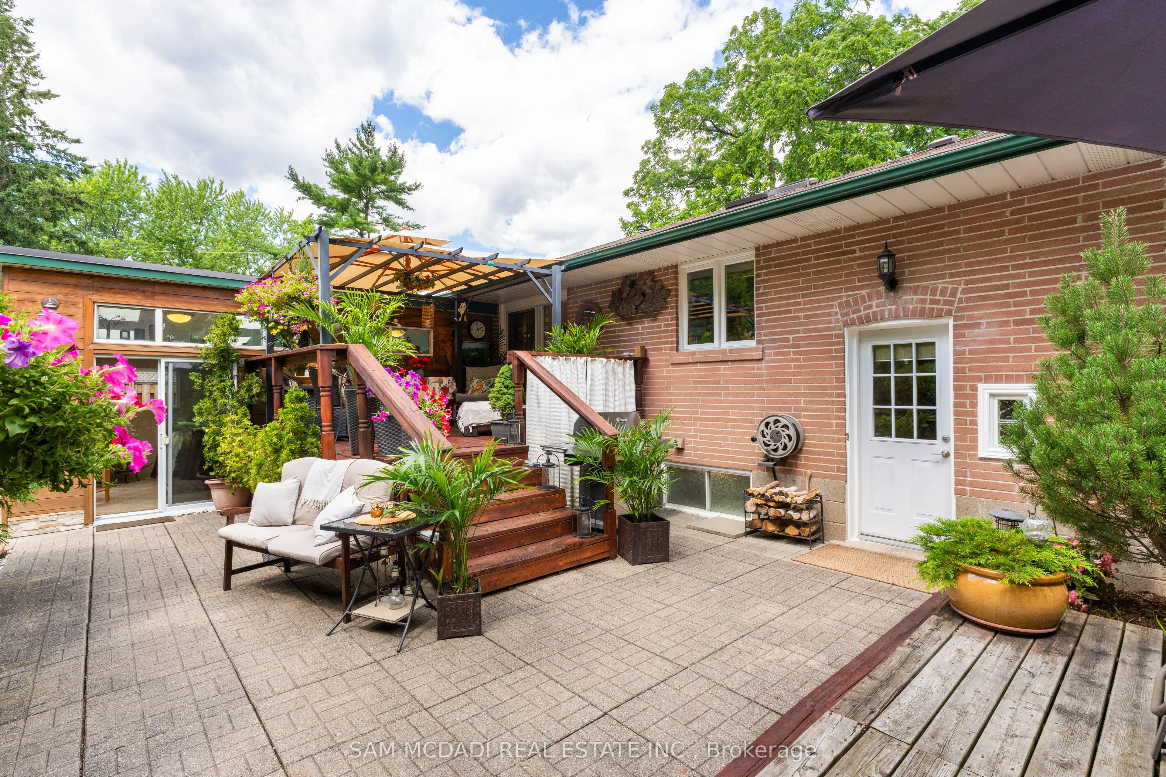 1300 Twin Oaks Dell