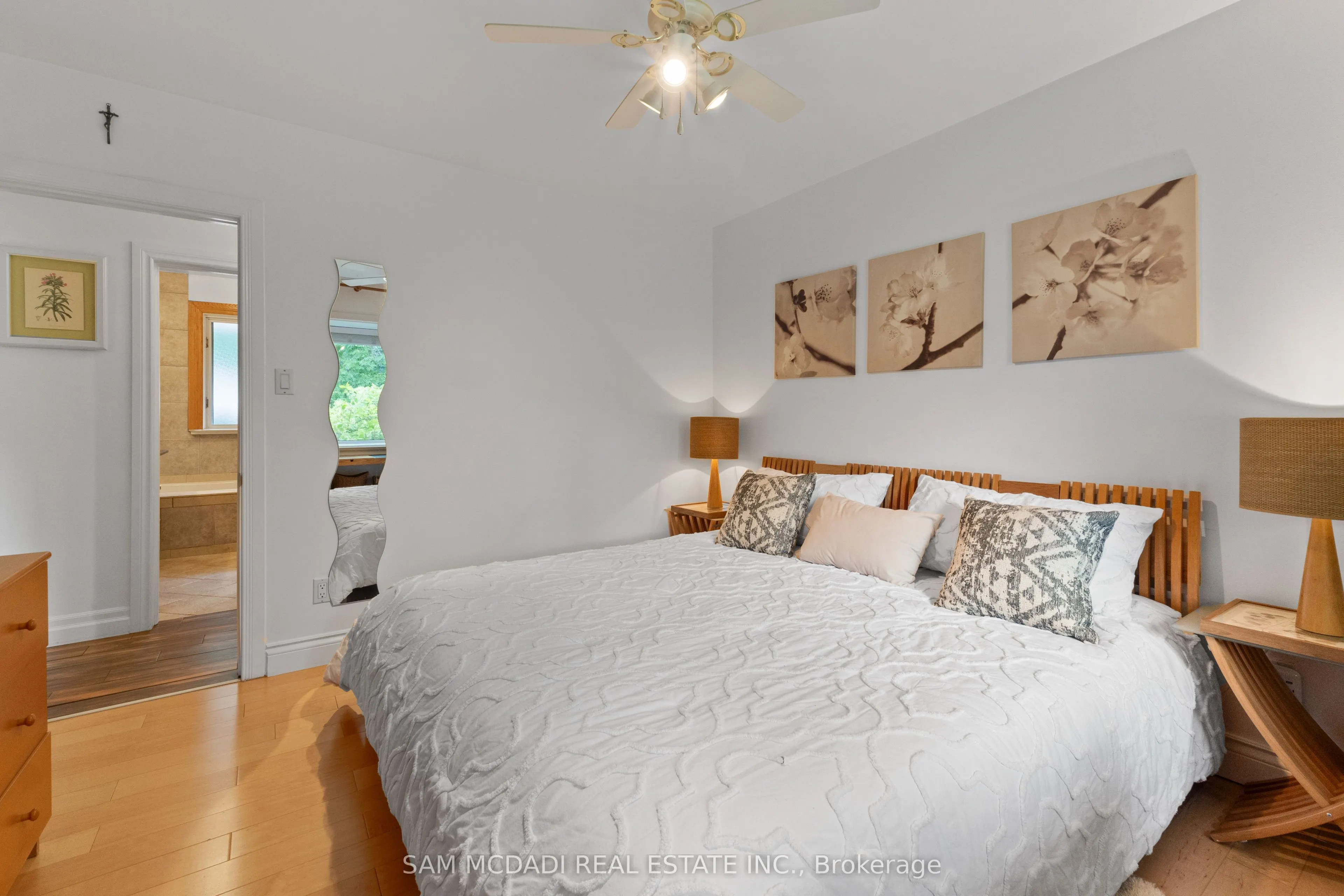 1300 Twin Oaks Dell