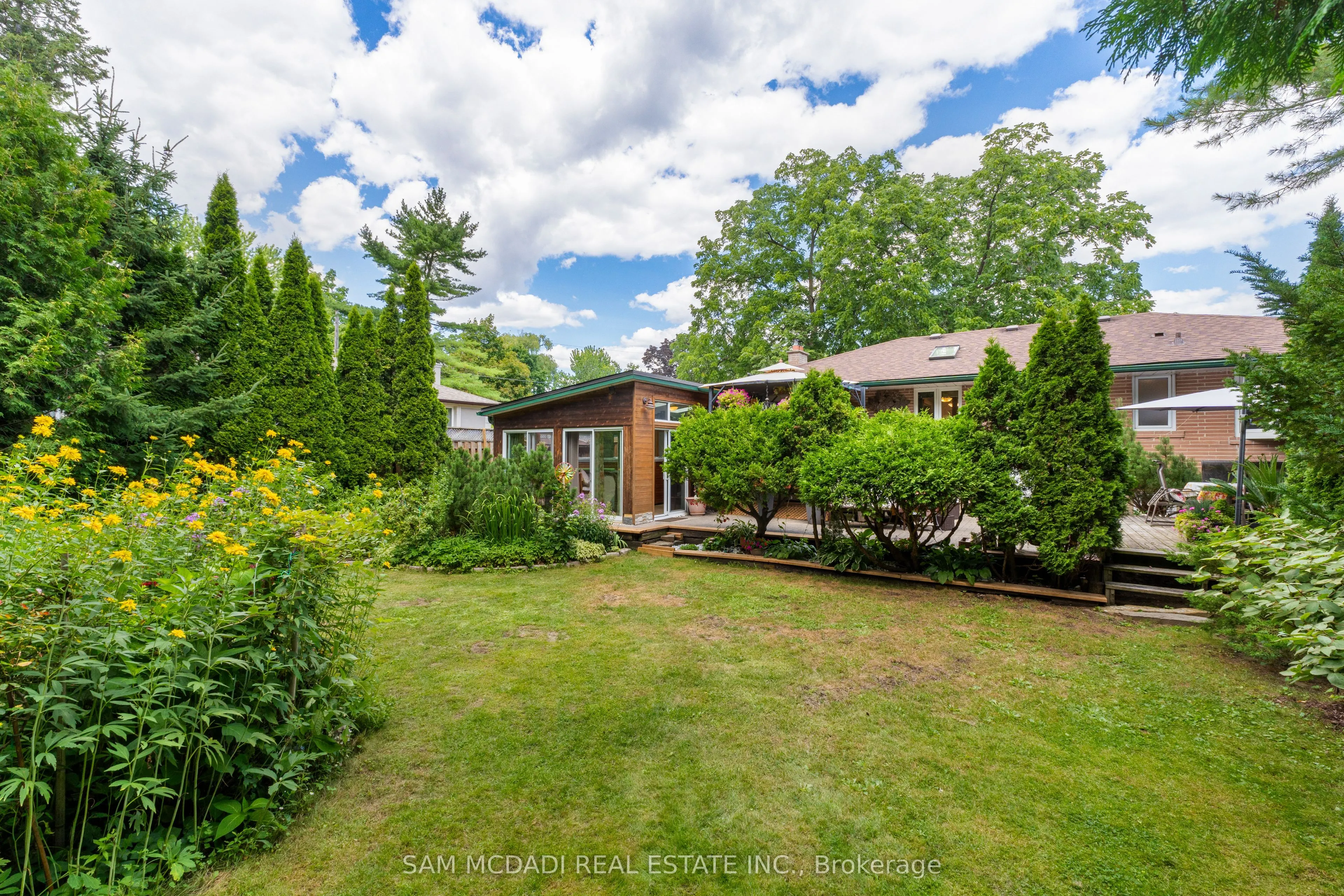 1300 Twin Oaks Dell