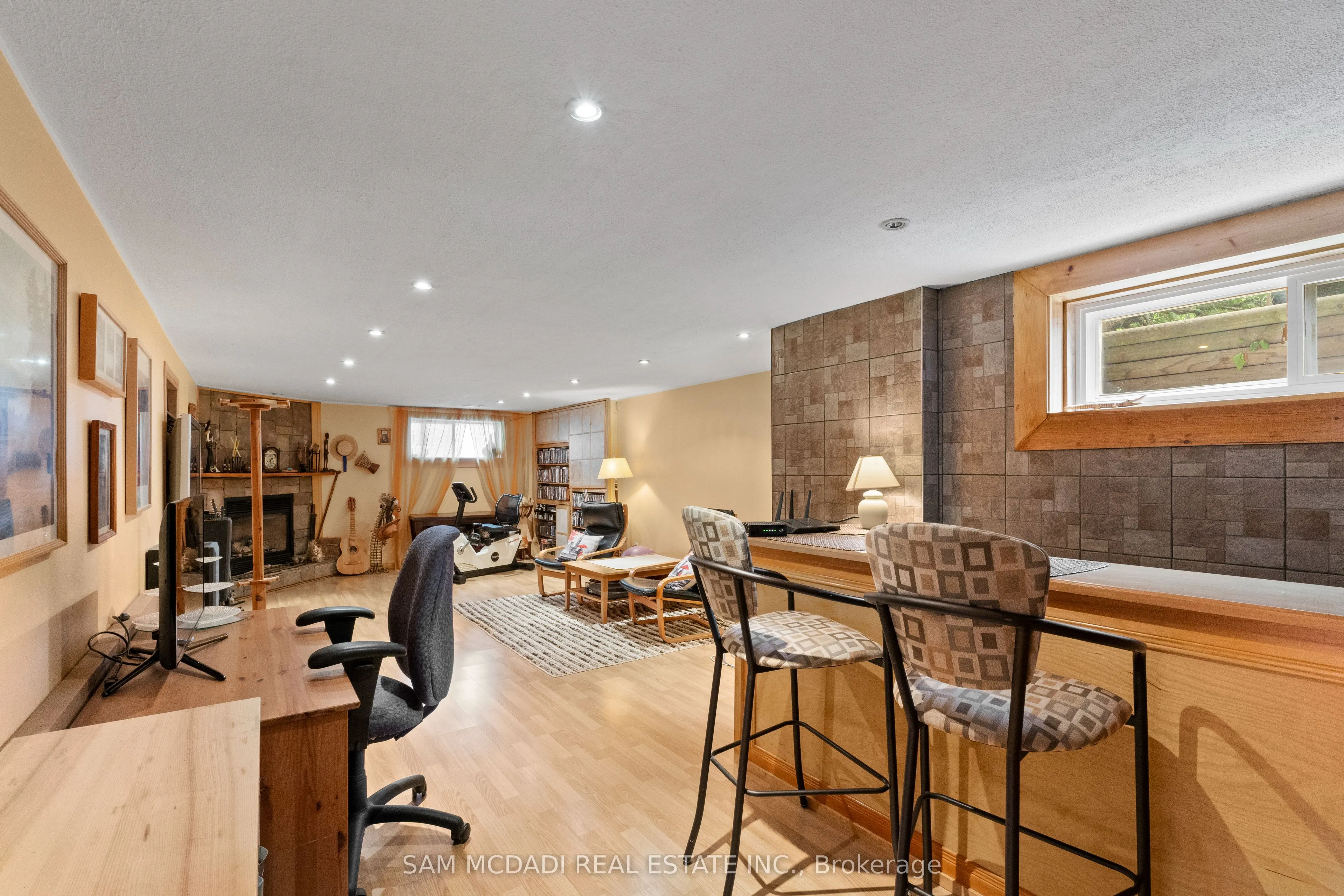 1300 Twin Oaks Dell